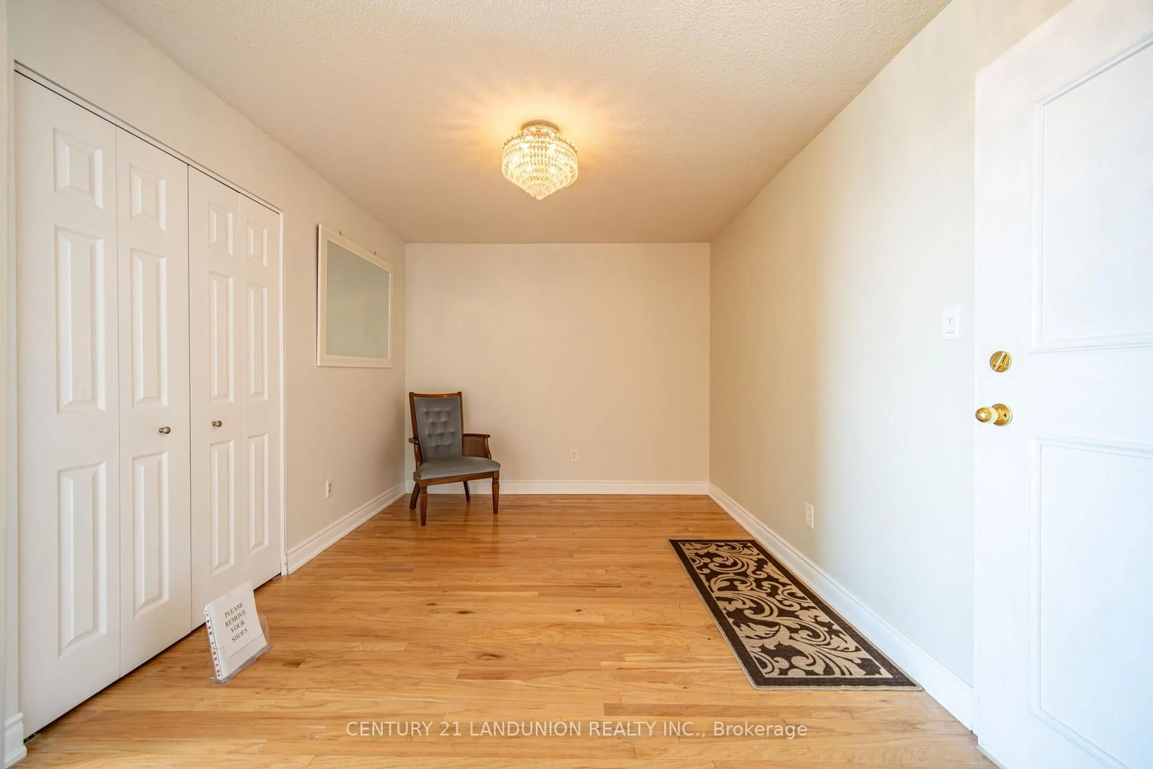 Indoor entryway for 326 Major Mackenzie Dr #619, Richmond Hill Ontario L4C 1J3
