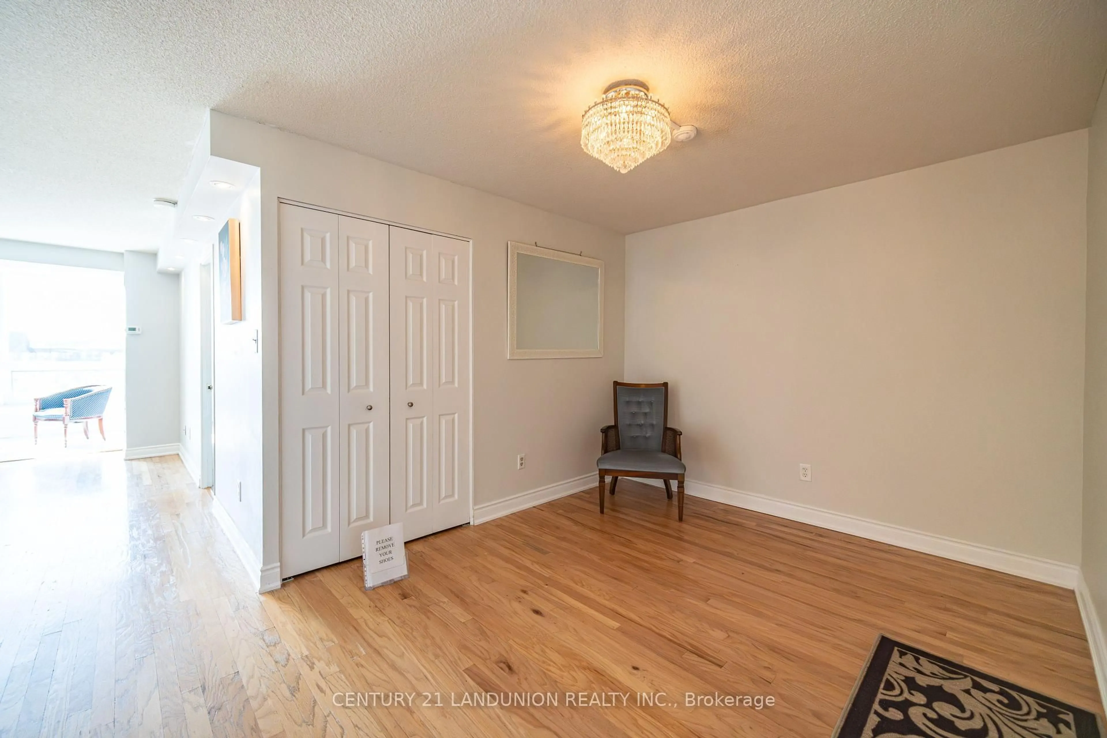 Indoor entryway for 326 Major Mackenzie Dr #619, Richmond Hill Ontario L4C 1J3