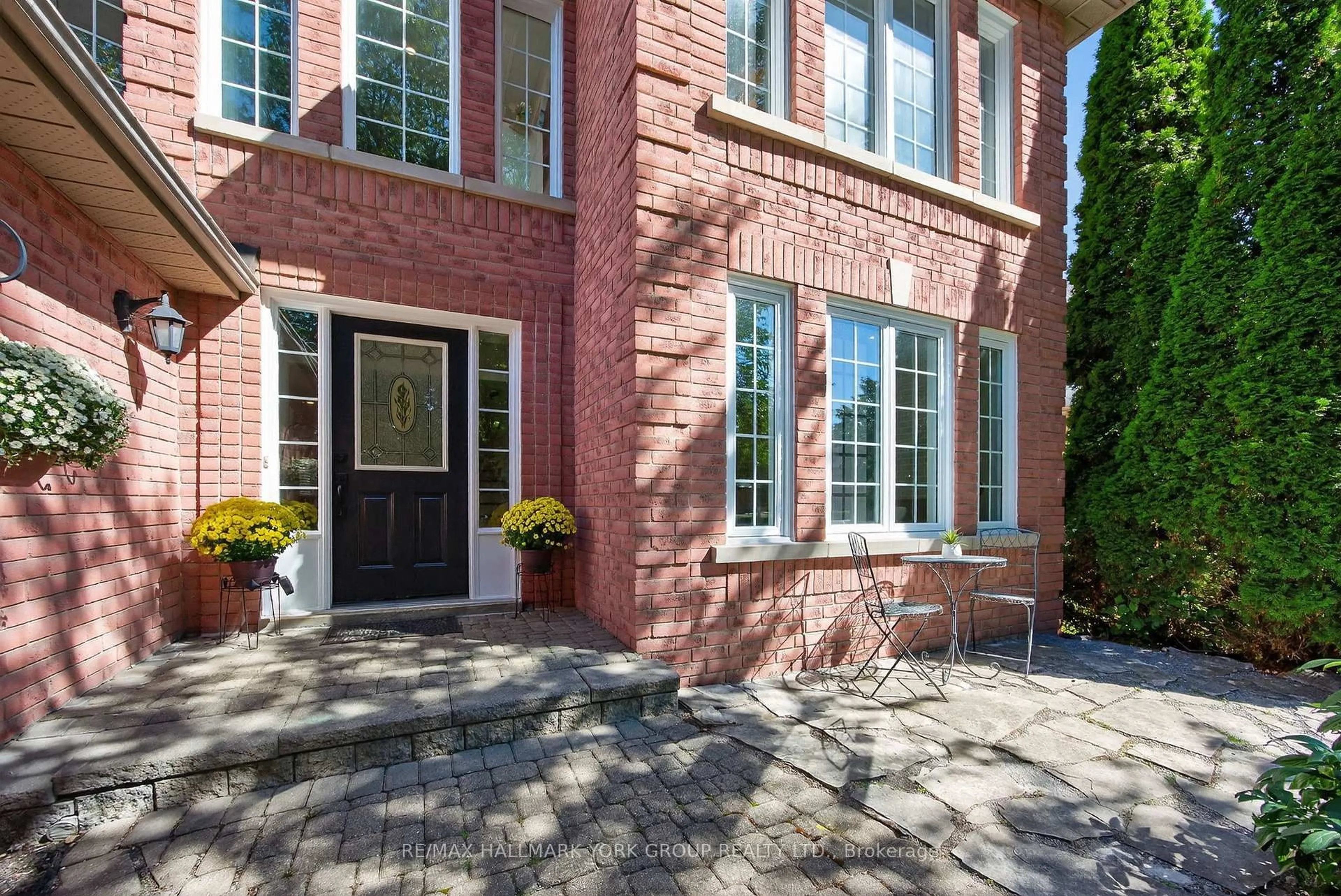 Home with brick exterior material, street for 654 Lyman Blvd, Newmarket Ontario L3X 1V9
