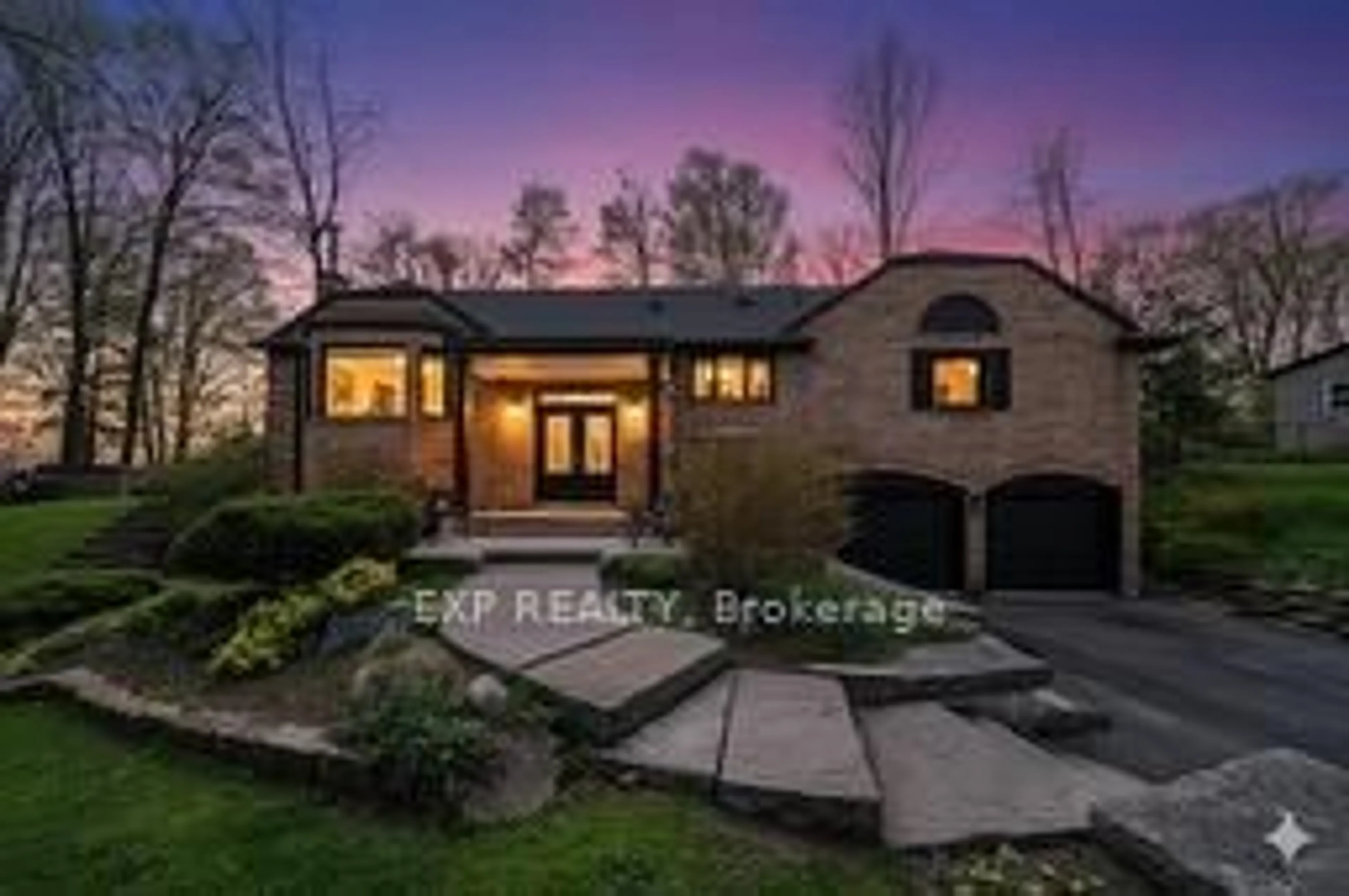 Home with brick exterior material, unknown for 7 Valley Tr, East Gwillimbury Ontario L3Y 4V8