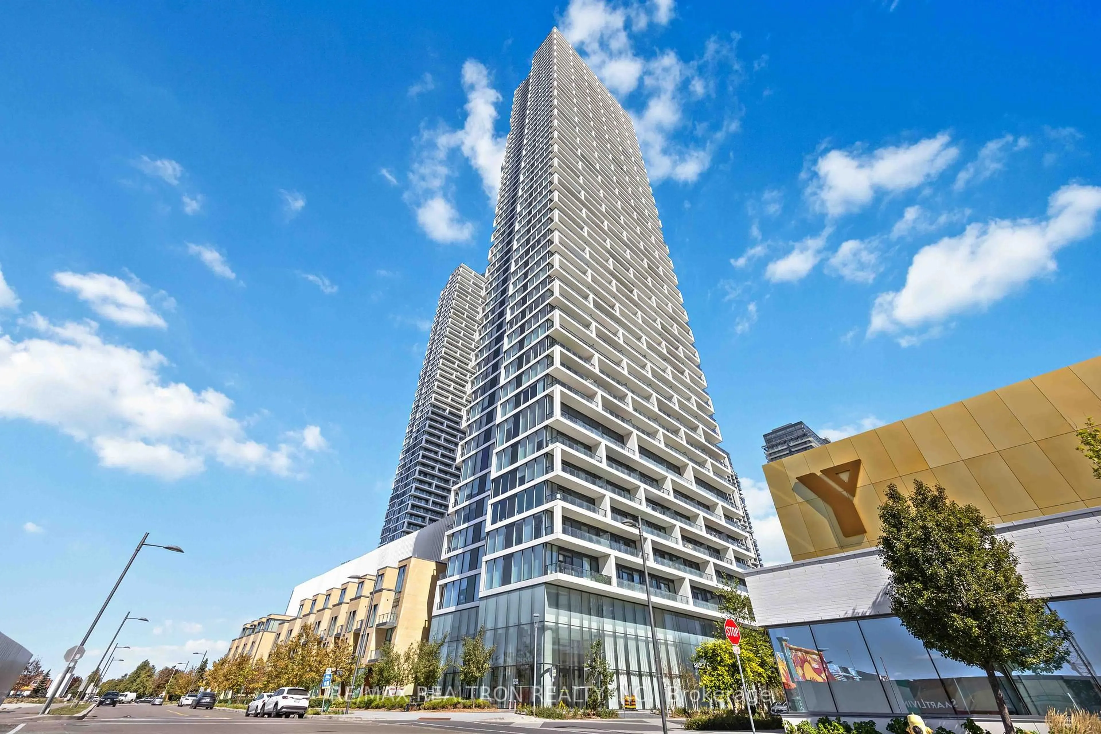 Indoor foyer for 5 Buttermill Ave #3512, Vaughan Ontario L4K 0J5