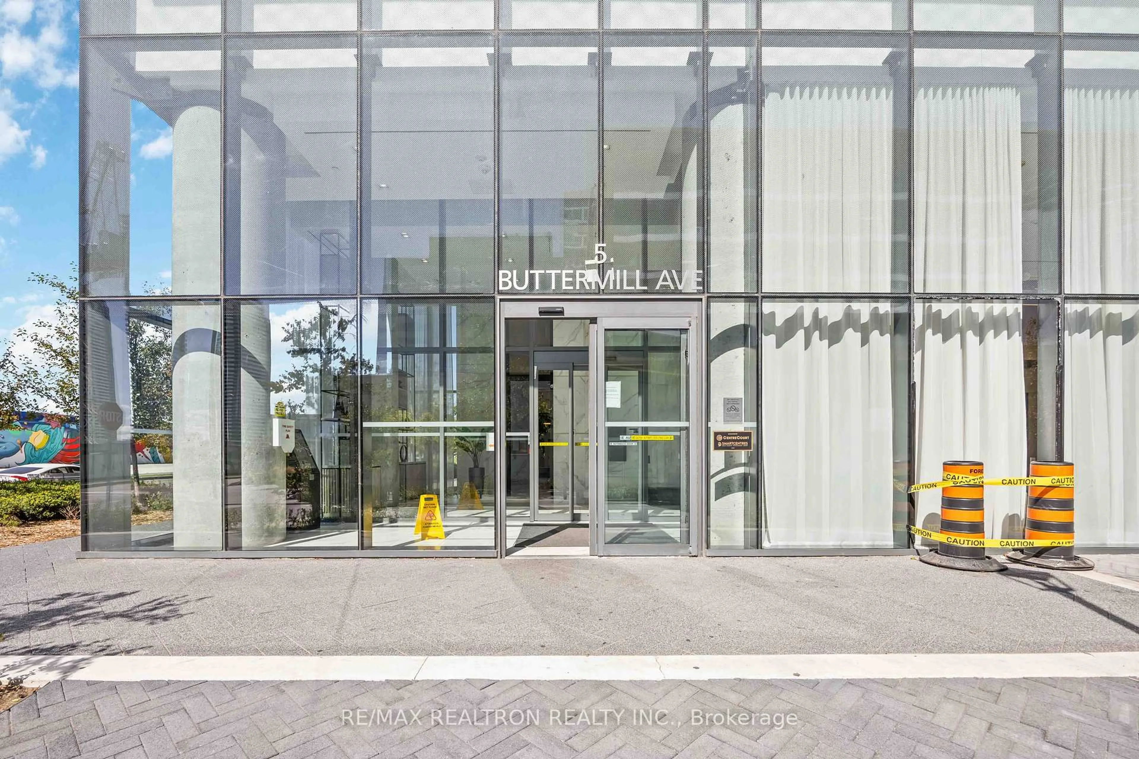 Indoor foyer for 5 Buttermill Ave #3512, Vaughan Ontario L4K 0J5