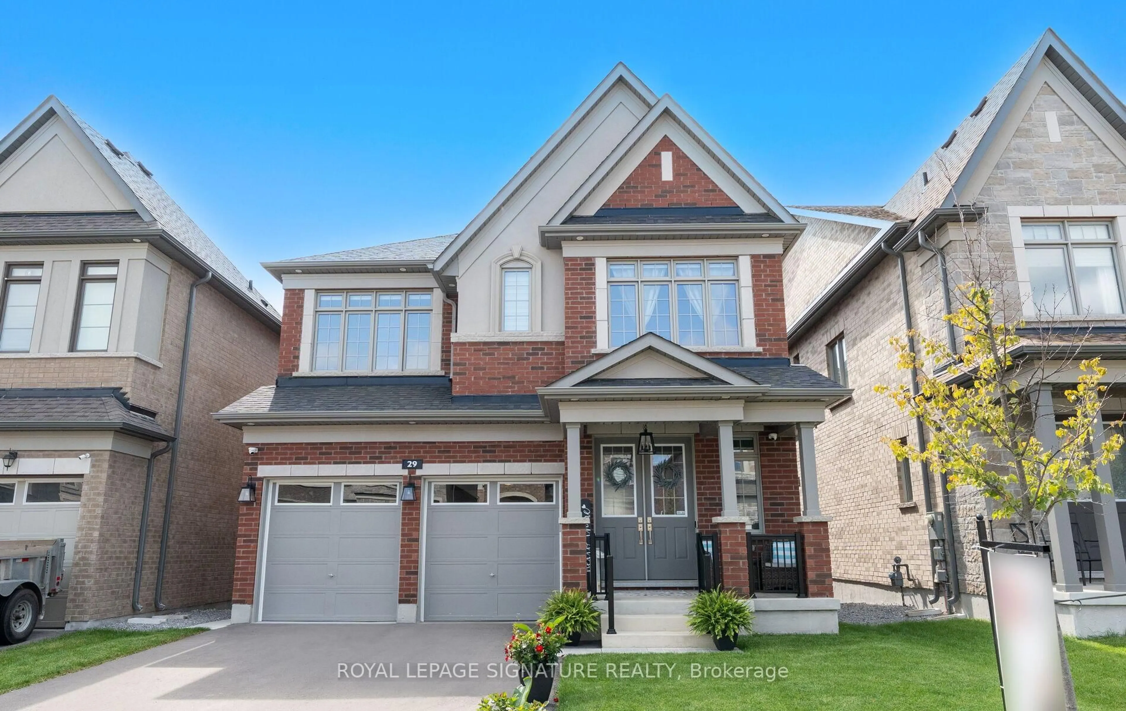 Home with brick exterior material, street for 29 Sikura Circ, Aurora Ontario L4G 3Y8