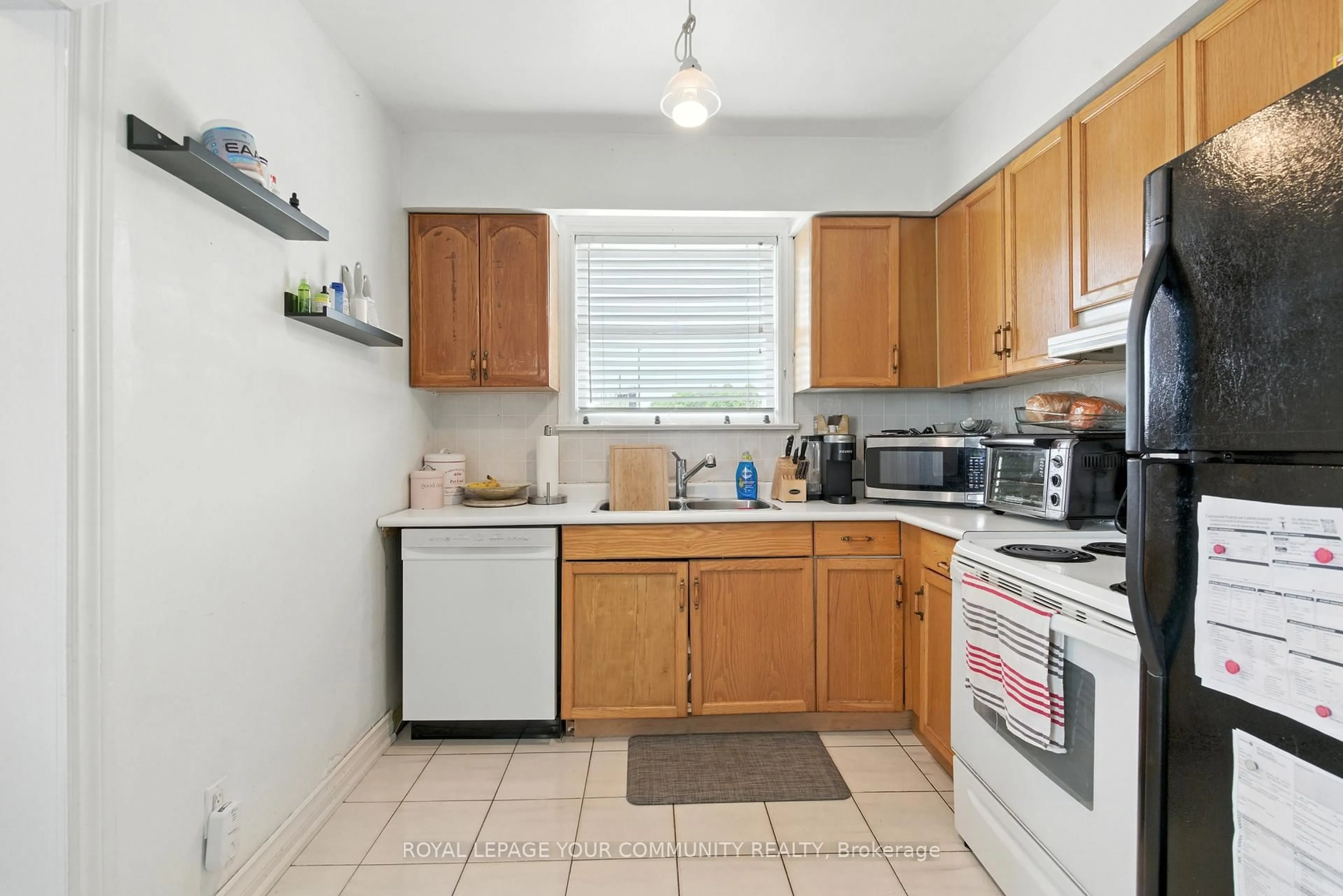 Standard kitchen, unknown for 1962 King Rd, King Ontario L7B 1K9