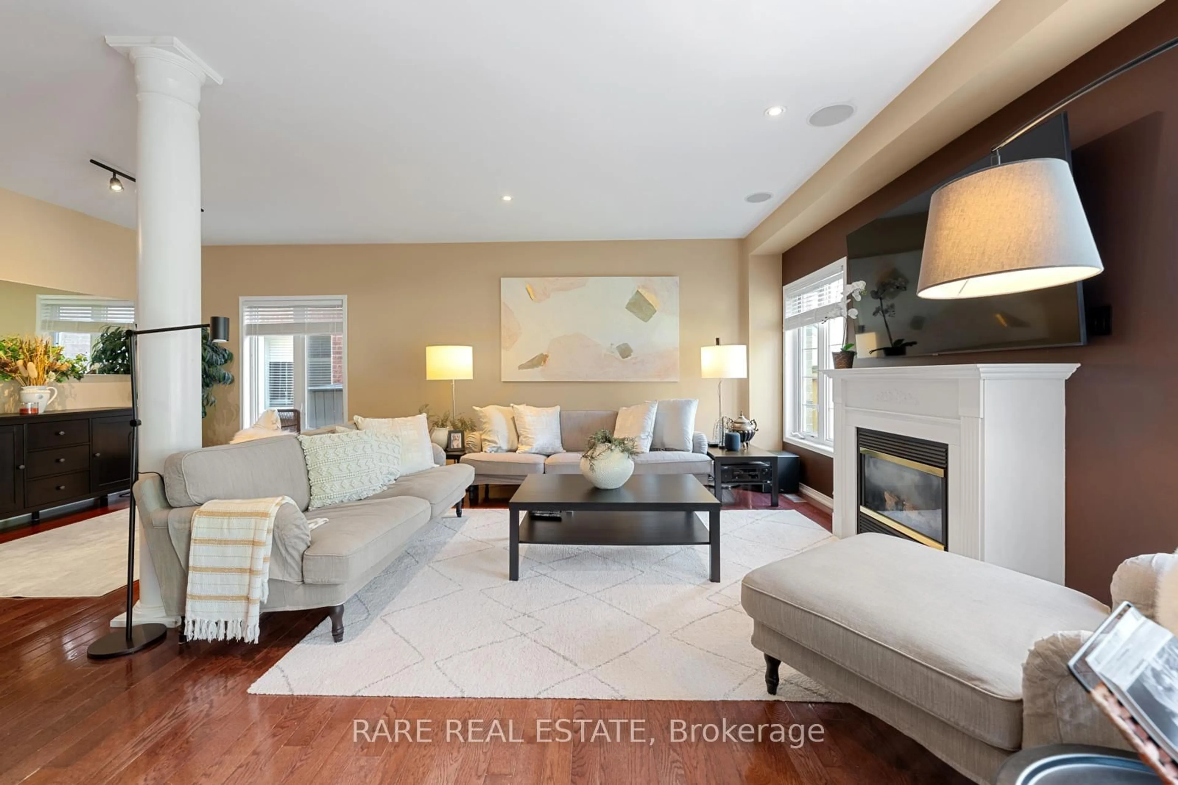 Living room with furniture, unknown for 256 Tower Hill Rd, Richmond Hill Ontario L4E 4K8