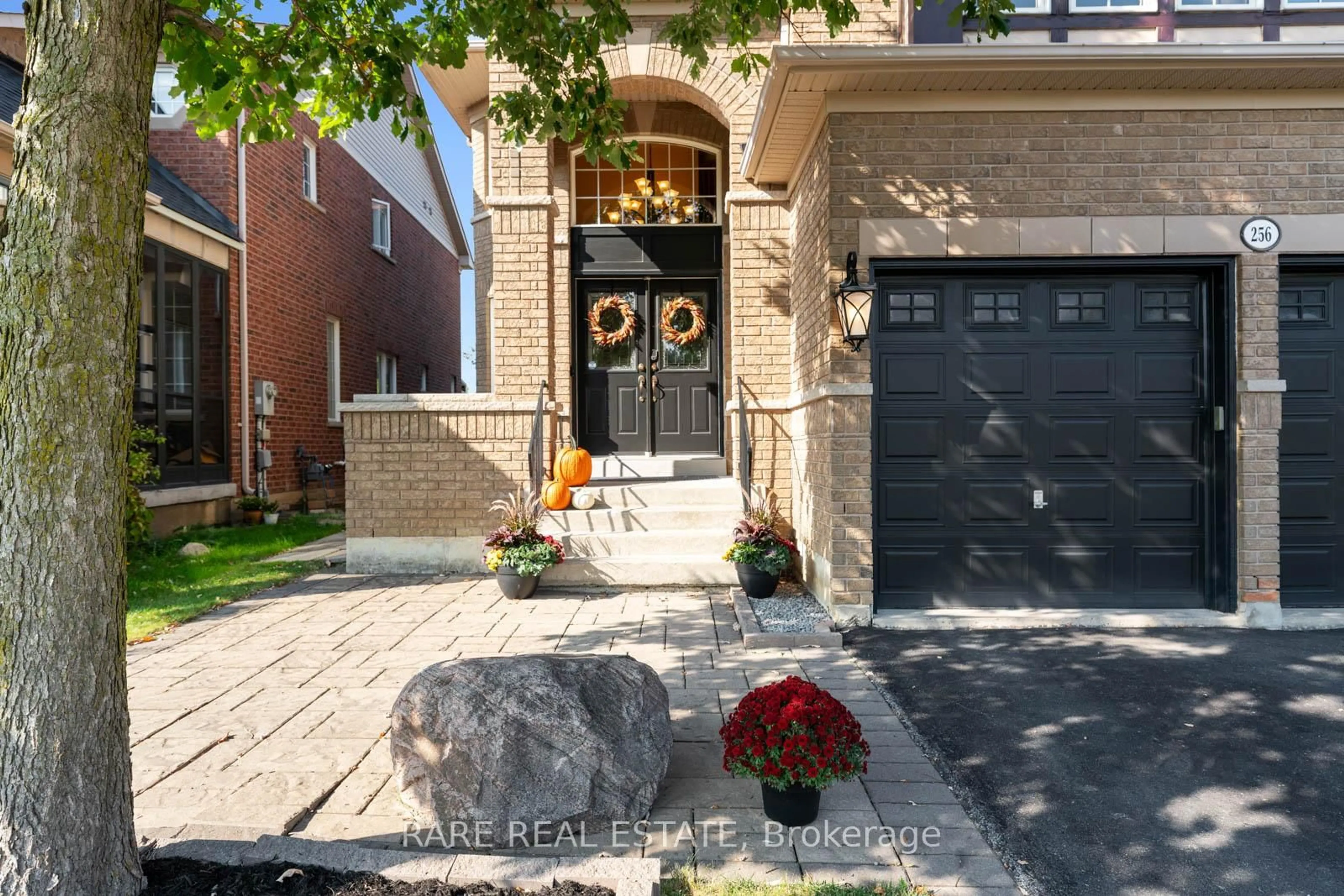 Home with brick exterior material, street for 256 Tower Hill Rd, Richmond Hill Ontario L4E 4K8