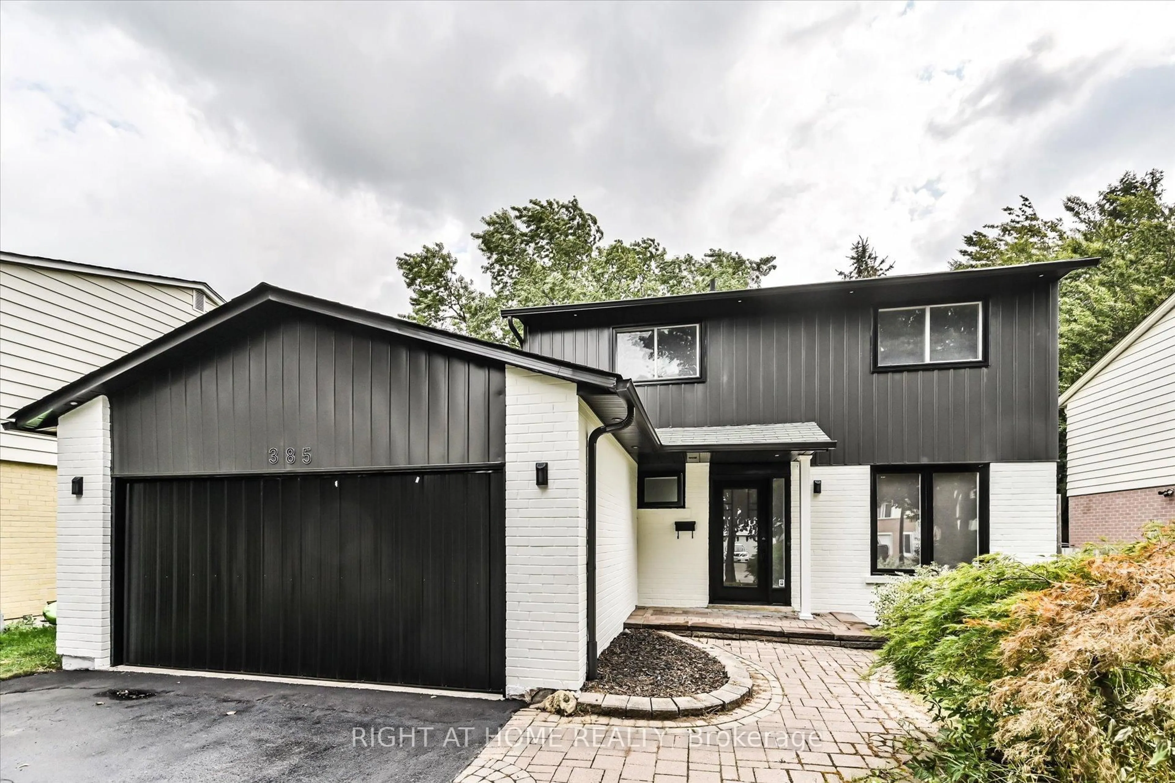 Home with brick exterior material, street for 385 Borden Ave, Newmarket Ontario L3Y 5C1