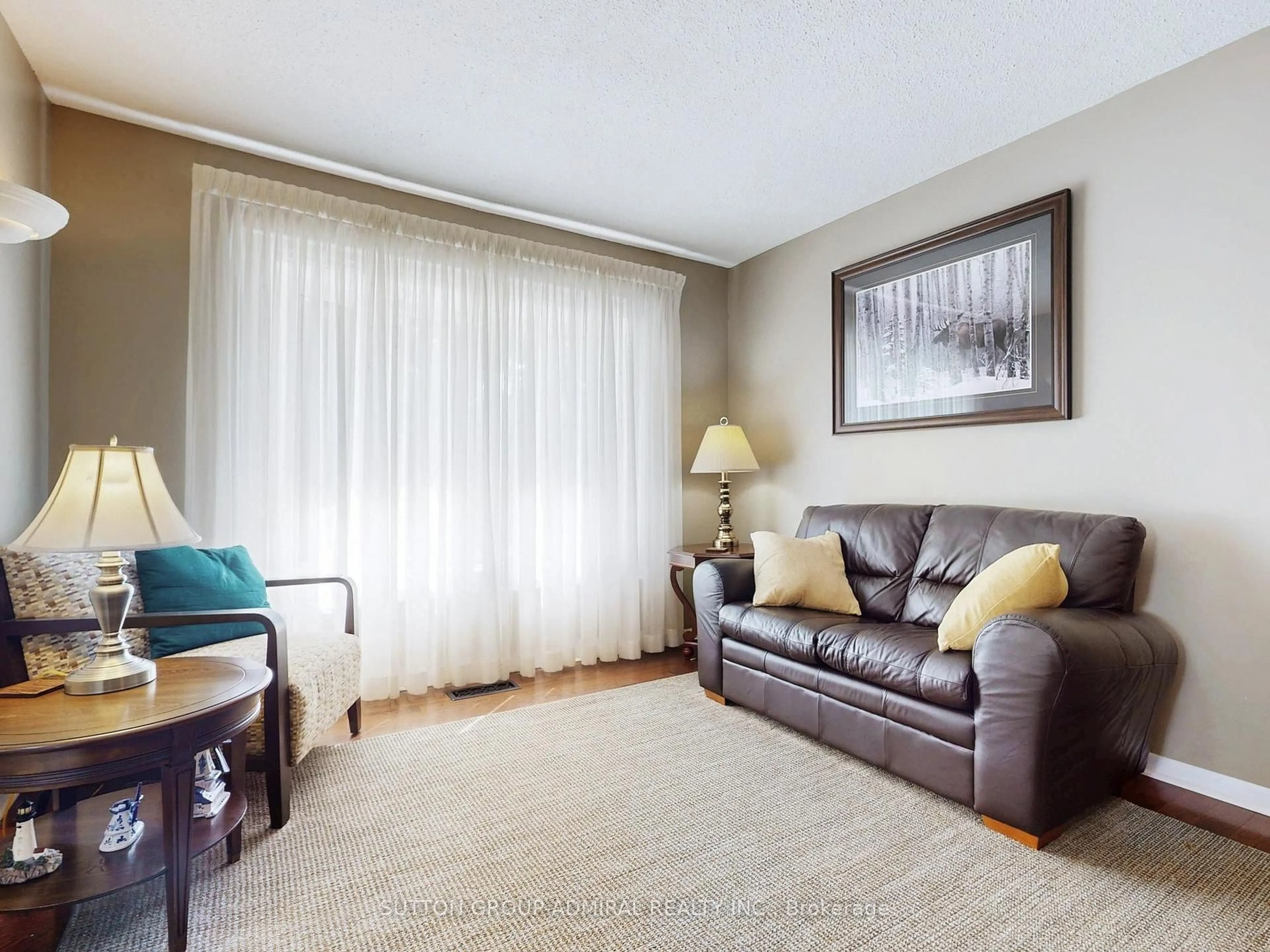 Living room with furniture, unknown for 80 Castle Rock Dr, Richmond Hill Ontario L4C 5K4