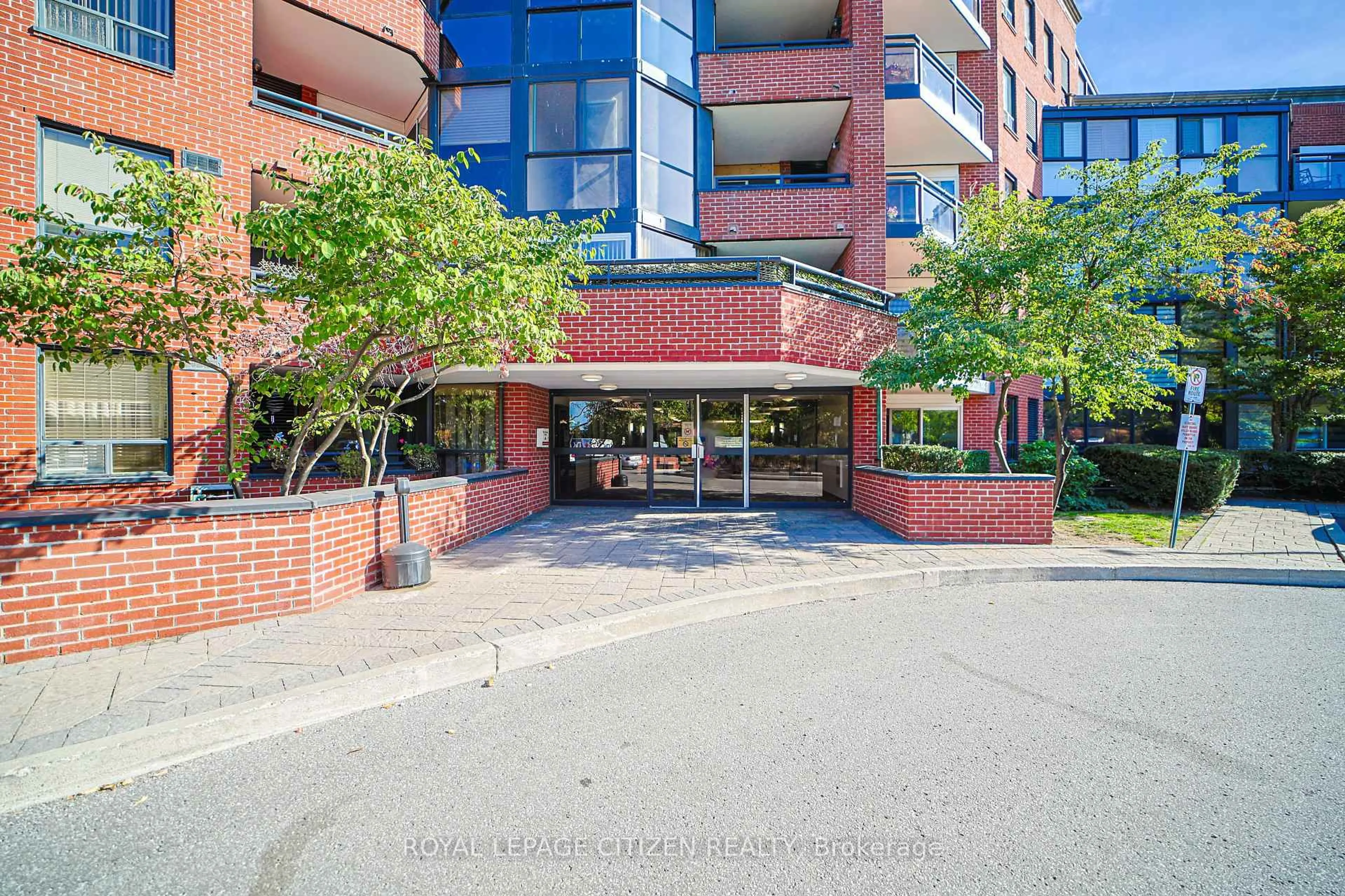 Indoor foyer for 100 Arbors Lane #217, Vaughan Ontario L4L 7G4