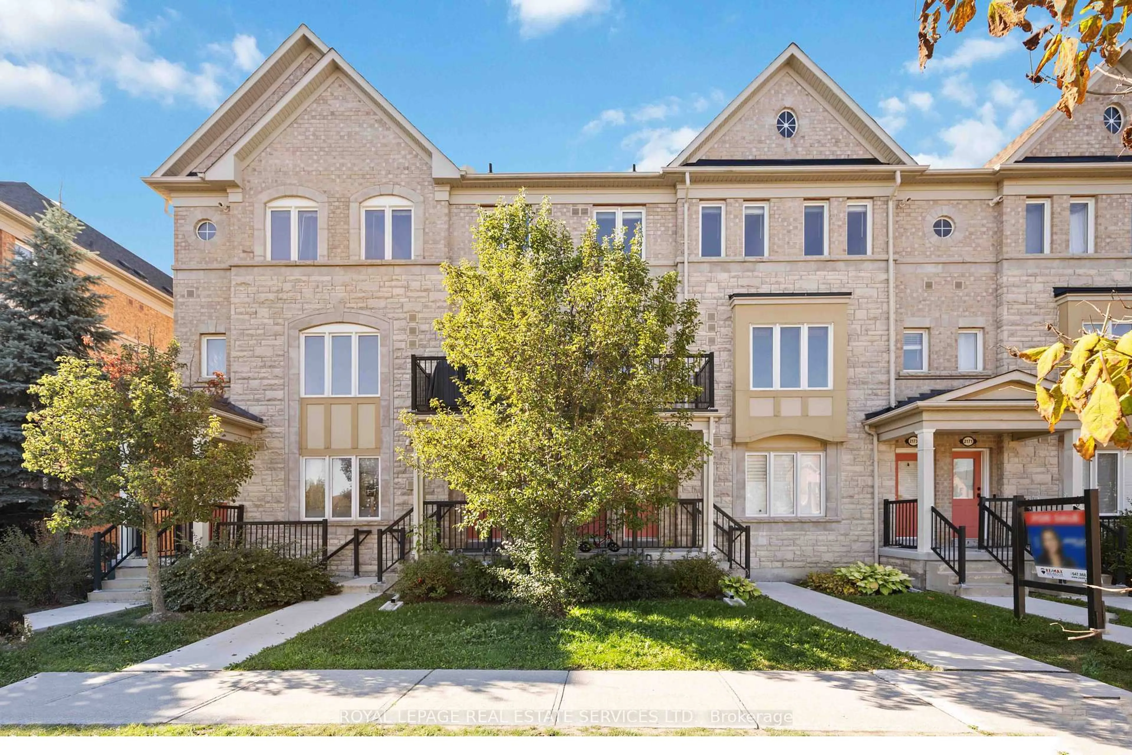 A pic from outside/outdoor area/front of a property/back of a property/a pic from drone, street for 2179 Bur Oak Ave, Markham Ontario L6E 0C4