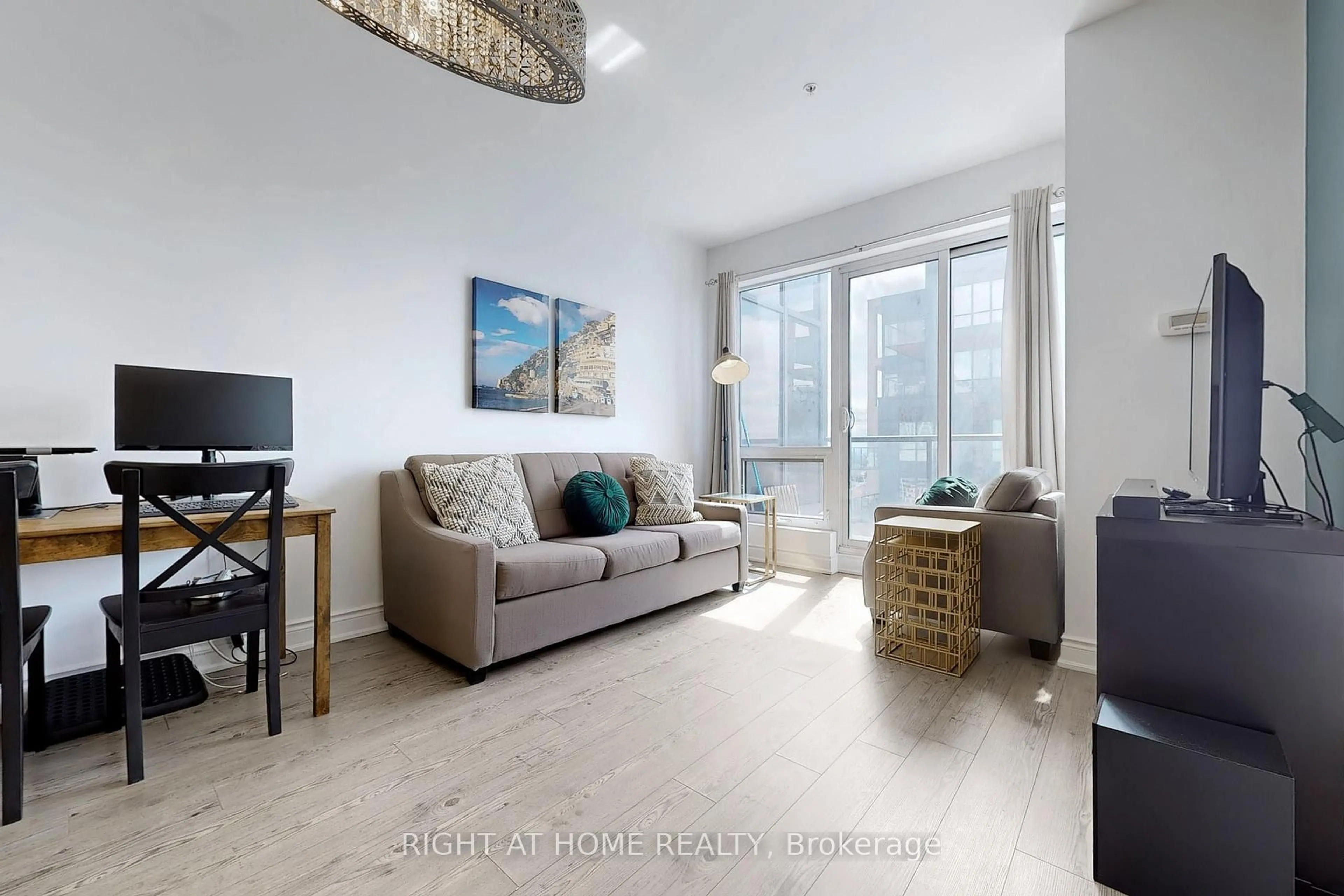 Living room with furniture, unknown for 9090 Yonge St #1609B, Richmond Hill Ontario L4C 0Z1