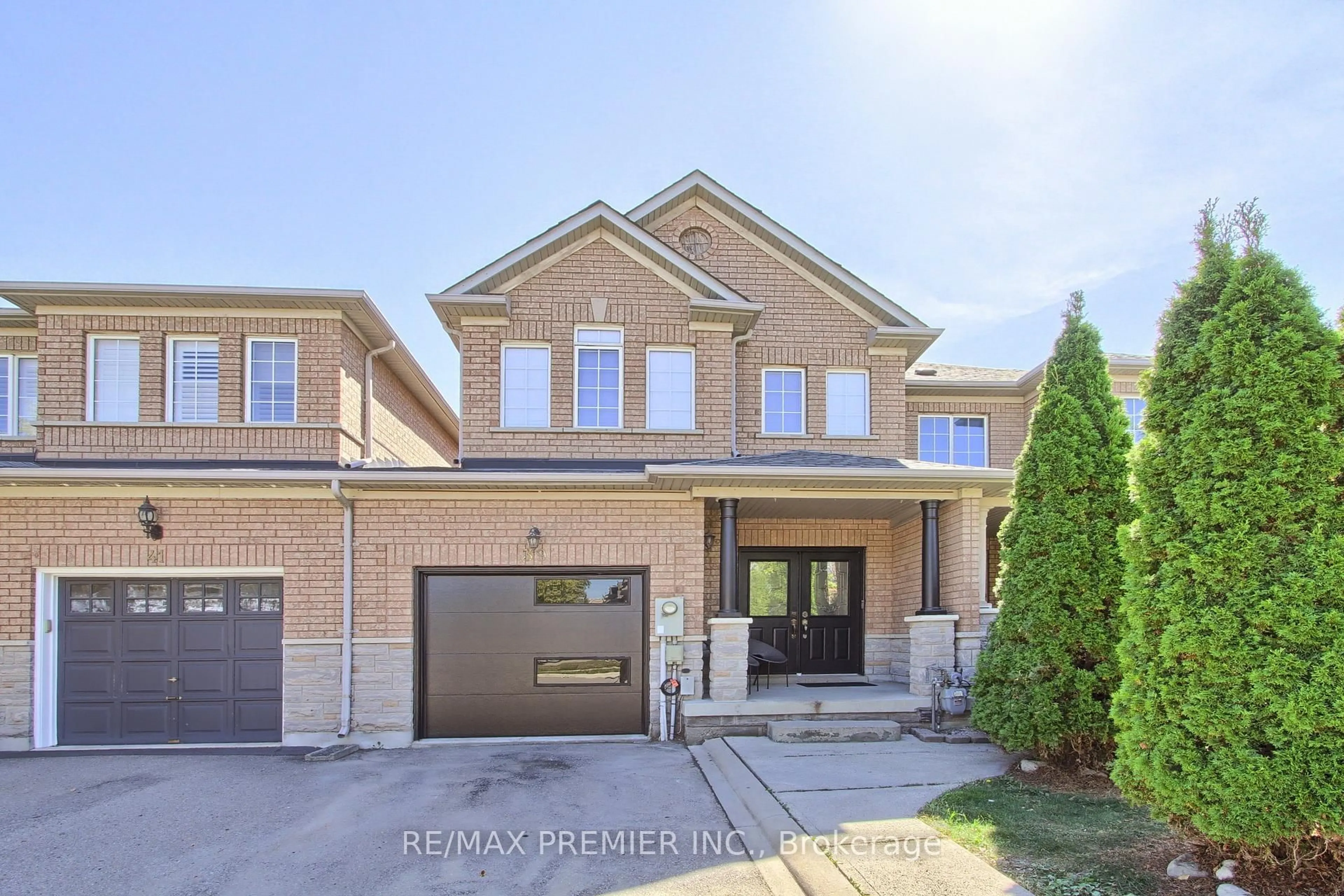 Home with brick exterior material, street for 39 Ronan Cres, Vaughan Ontario L4H 2J7