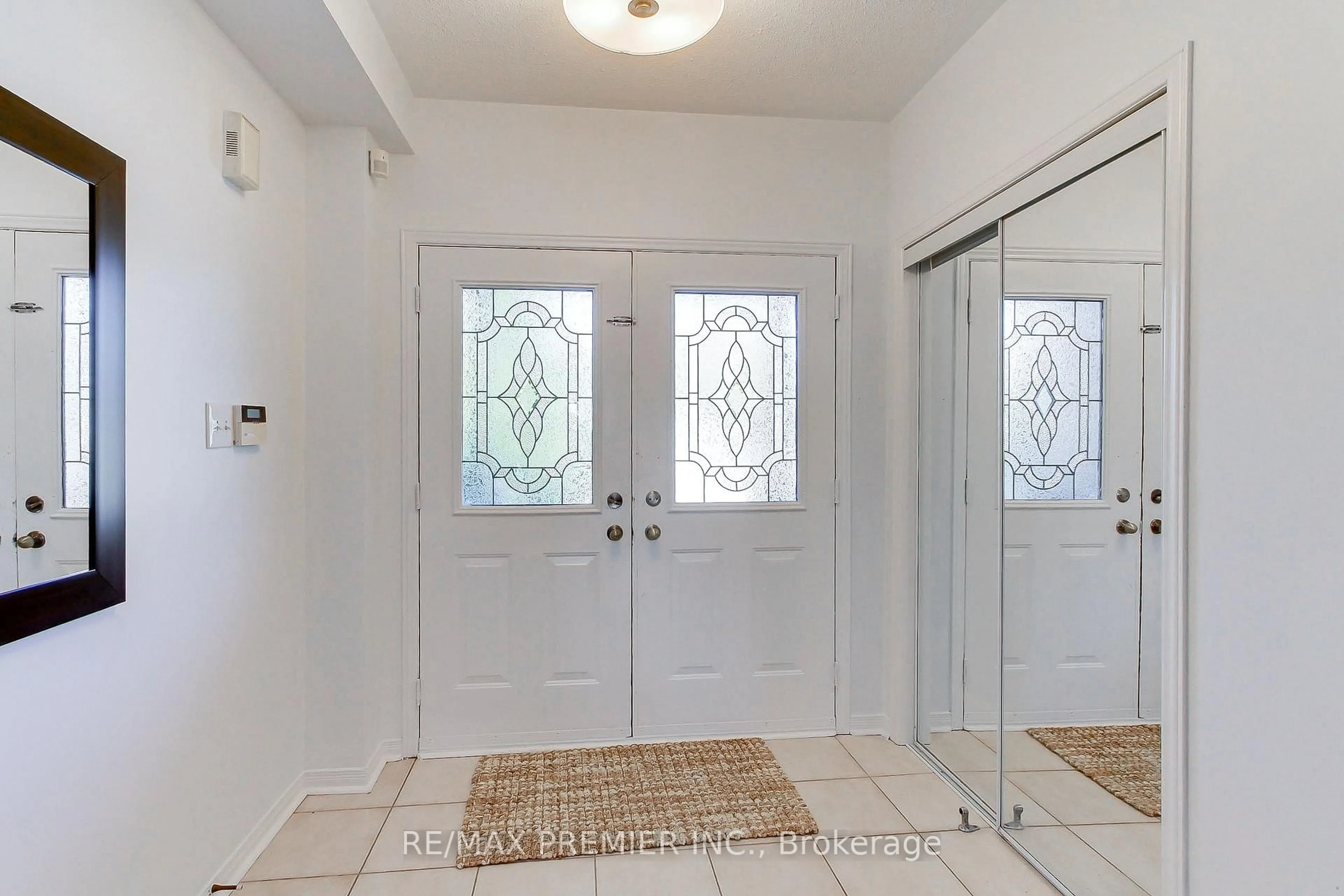 Indoor entryway for 39 Ronan Cres, Vaughan Ontario L4H 2J7
