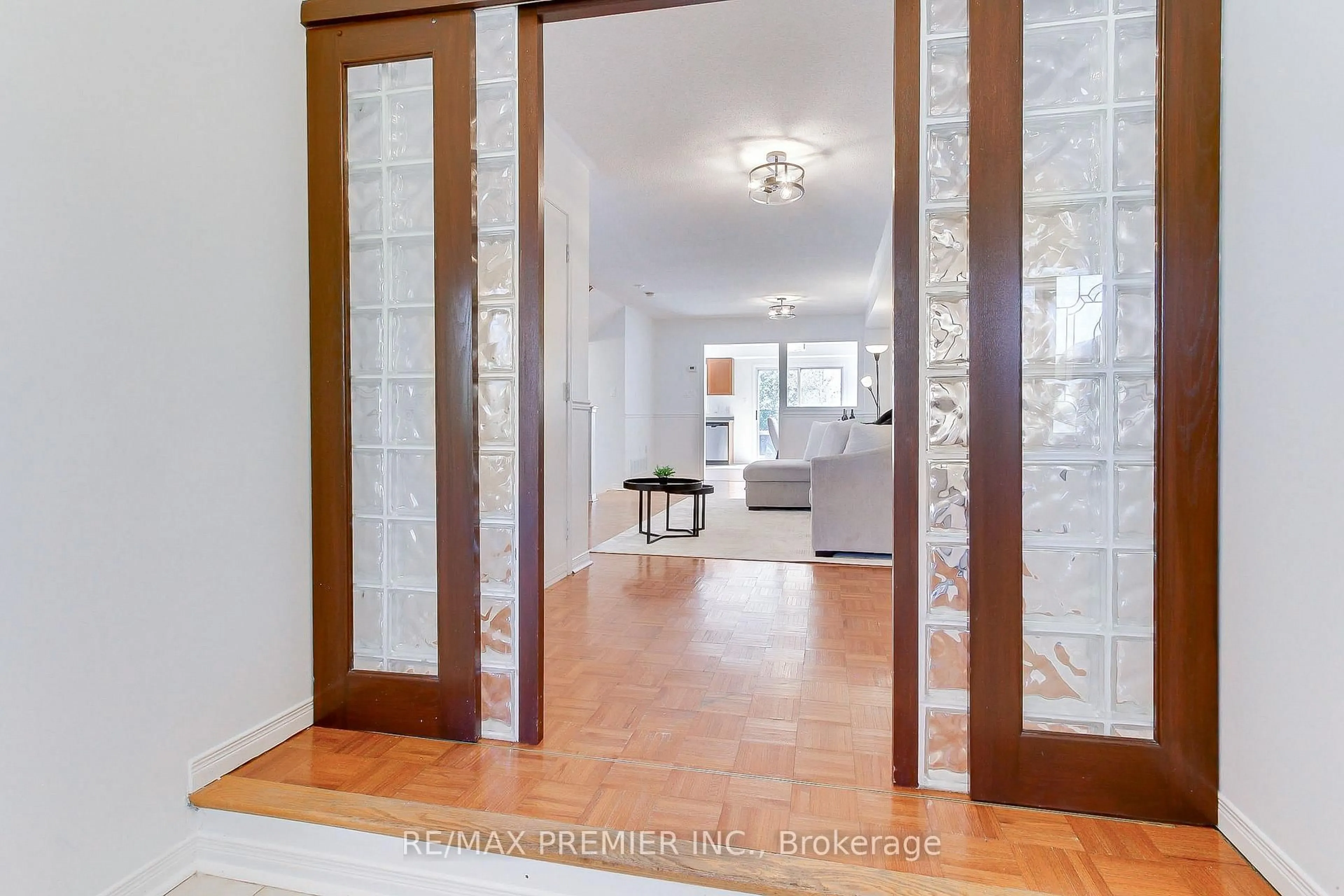Indoor entryway for 39 Ronan Cres, Vaughan Ontario L4H 2J7