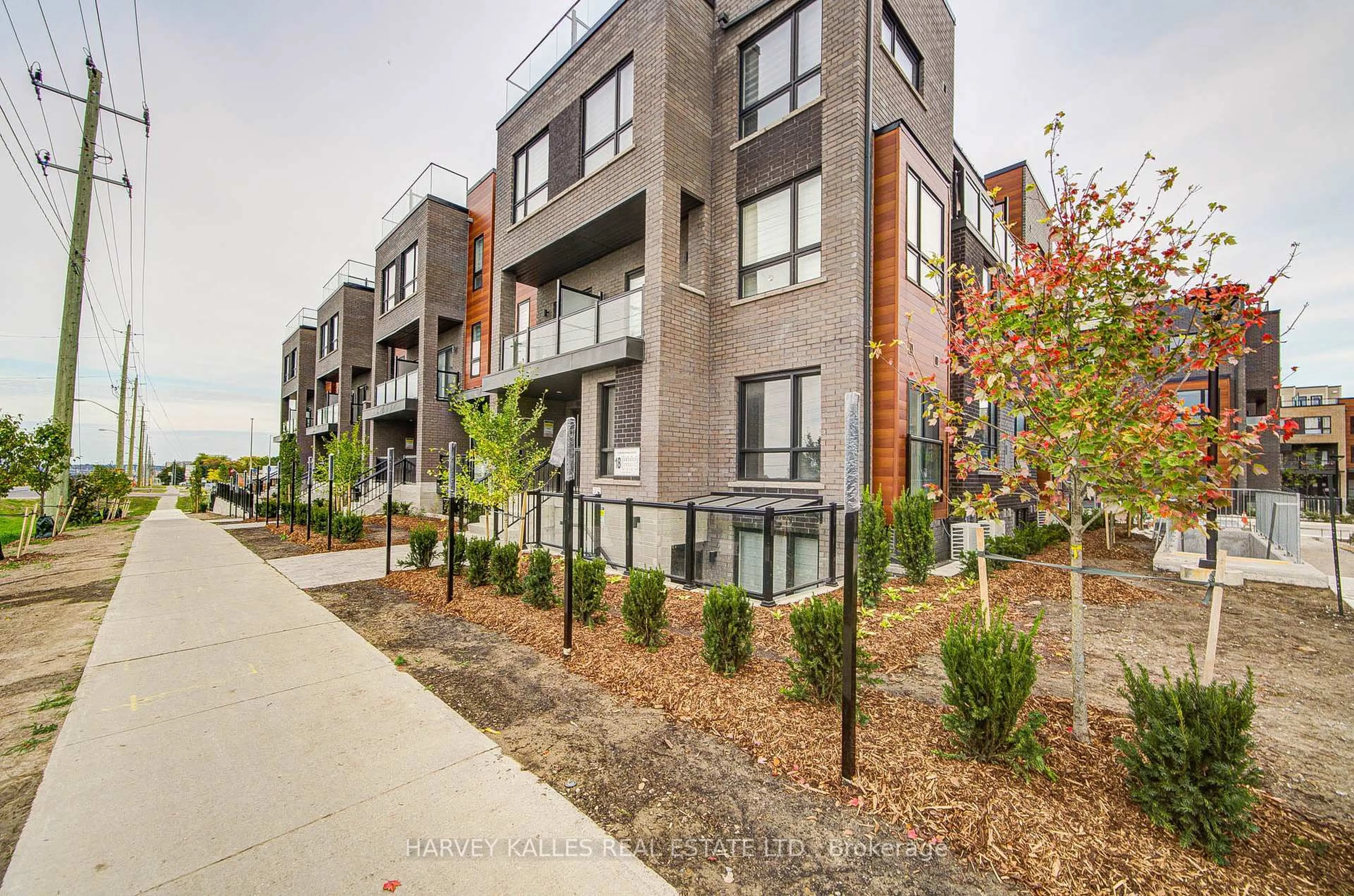 Unknown for 18 Lytham Green Circ #2, Newmarket Ontario L3Y 0H5