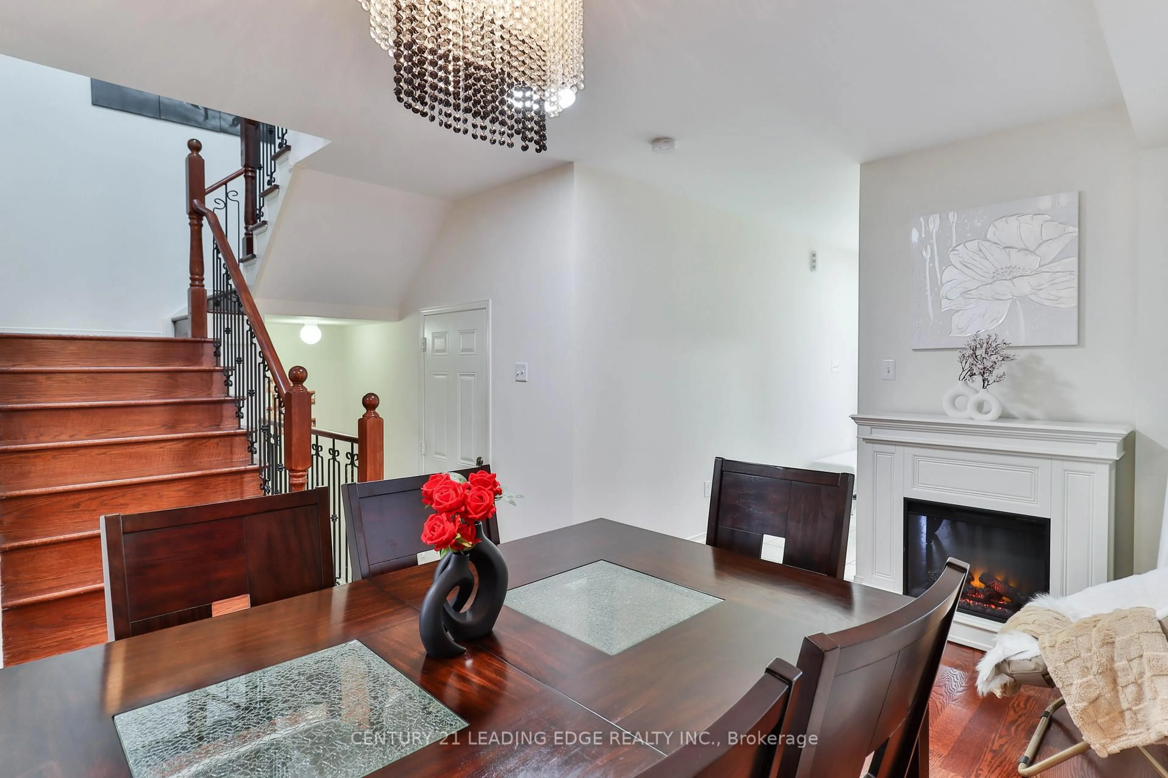 Dining room, unknown for 15 Robertdale Crt, Whitchurch-Stouffville Ontario L4A 0Y5