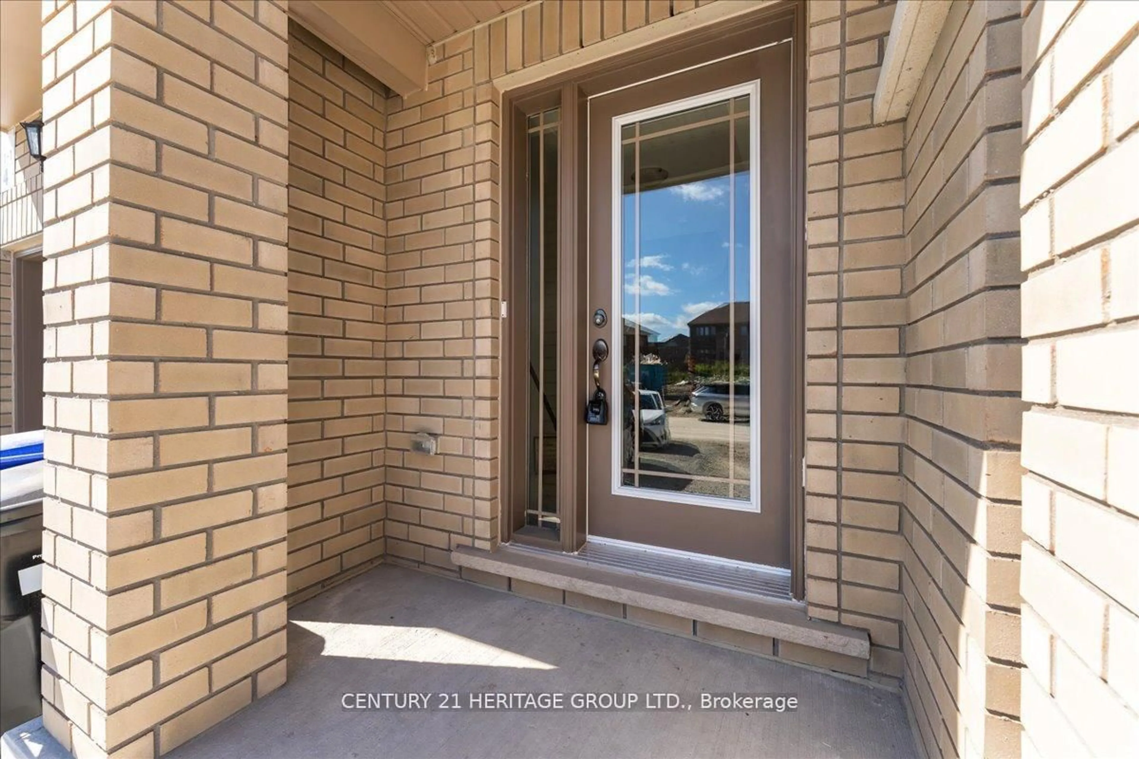 Indoor entryway for 6 Elgin Crt, Bradford West Gwillimbury Ontario L3Z 4R1