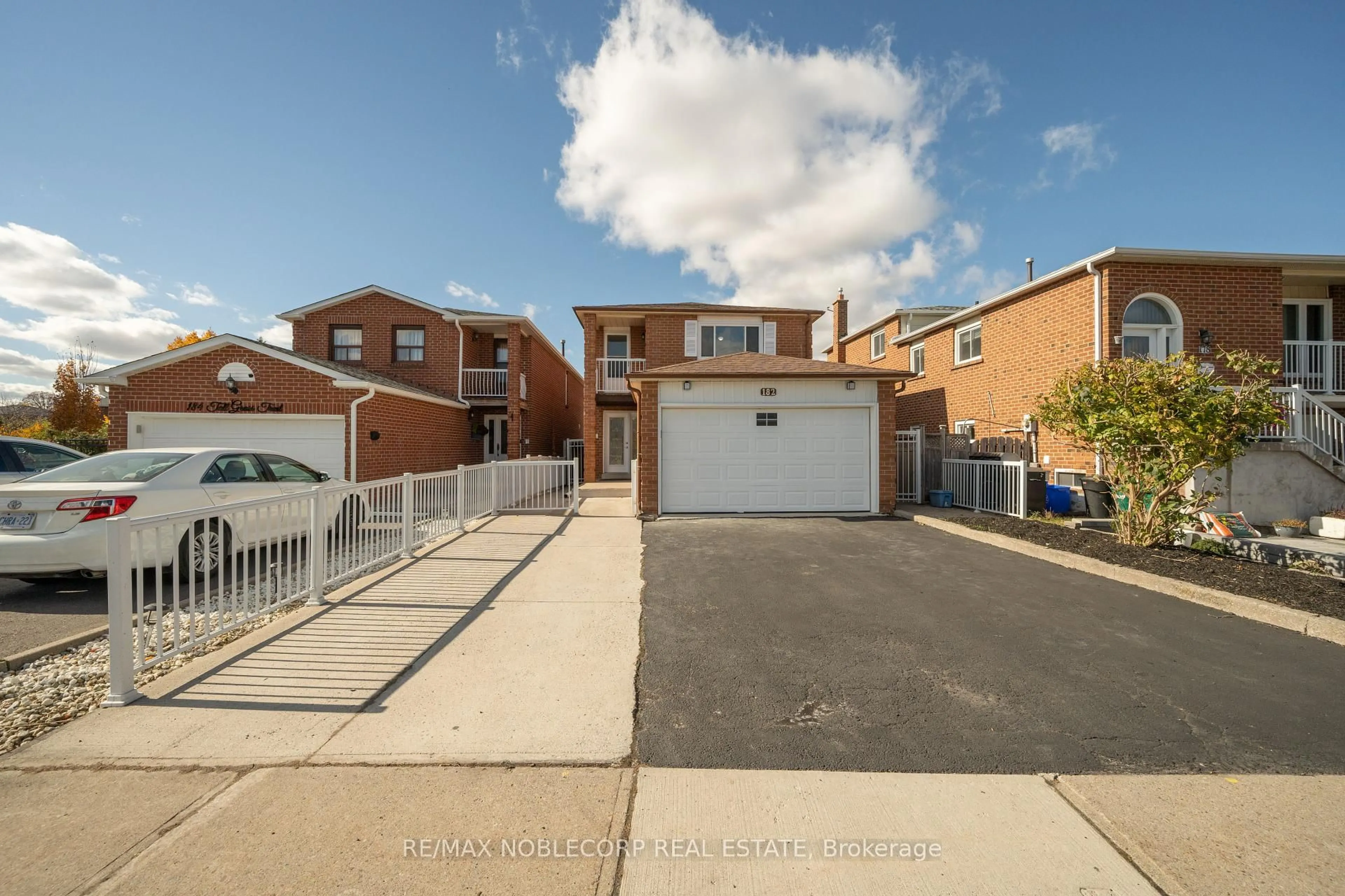 A pic from outside/outdoor area/front of a property/back of a property/a pic from drone, street for 182 Tall Grass Tr, Vaughan Ontario L4L 3P8