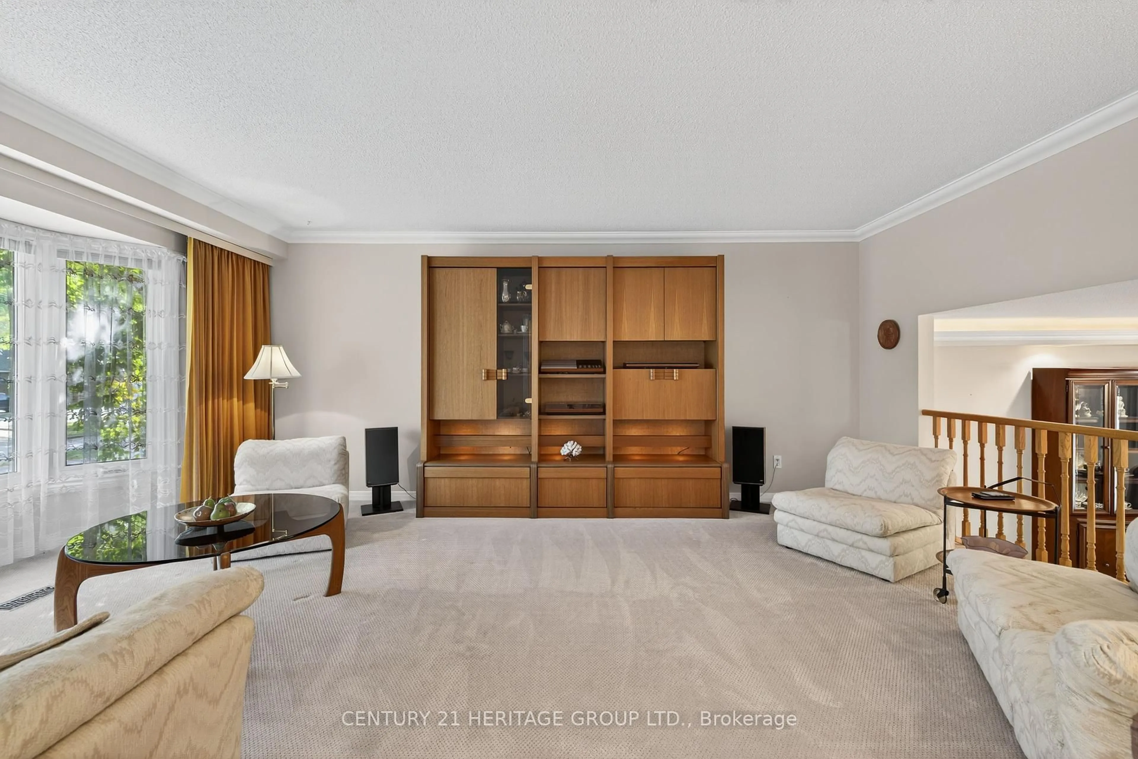 Living room with furniture, unknown for 41 Murdock Ave, Aurora Ontario L4G 5E7