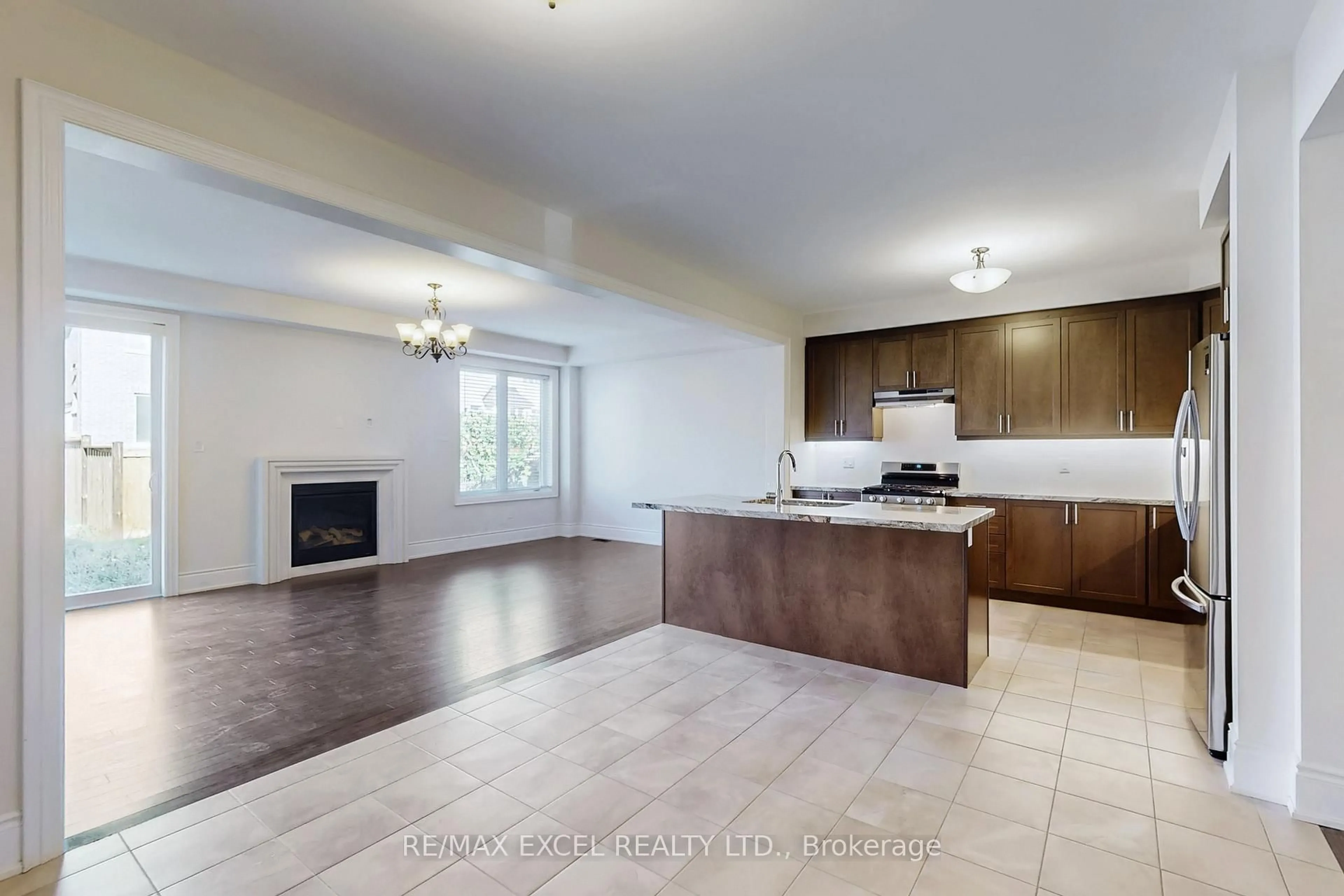 Open concept kitchen, unknown for 151 Silk Twist Dr, East Gwillimbury Ontario L9N 0V7