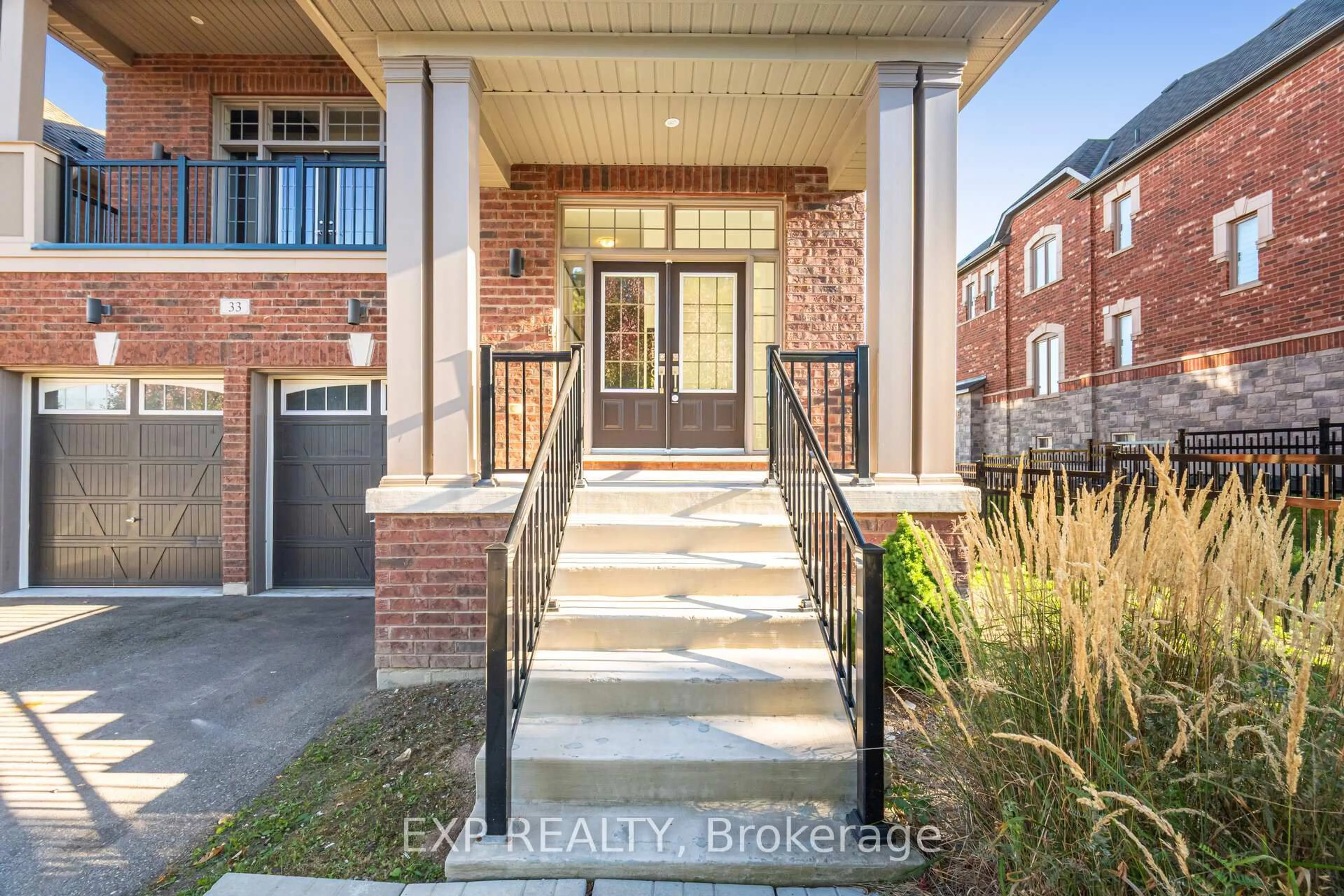 Home with brick exterior material, street for 33 Charlotte Abby Dr, East Gwillimbury Ontario L9N 0T1
