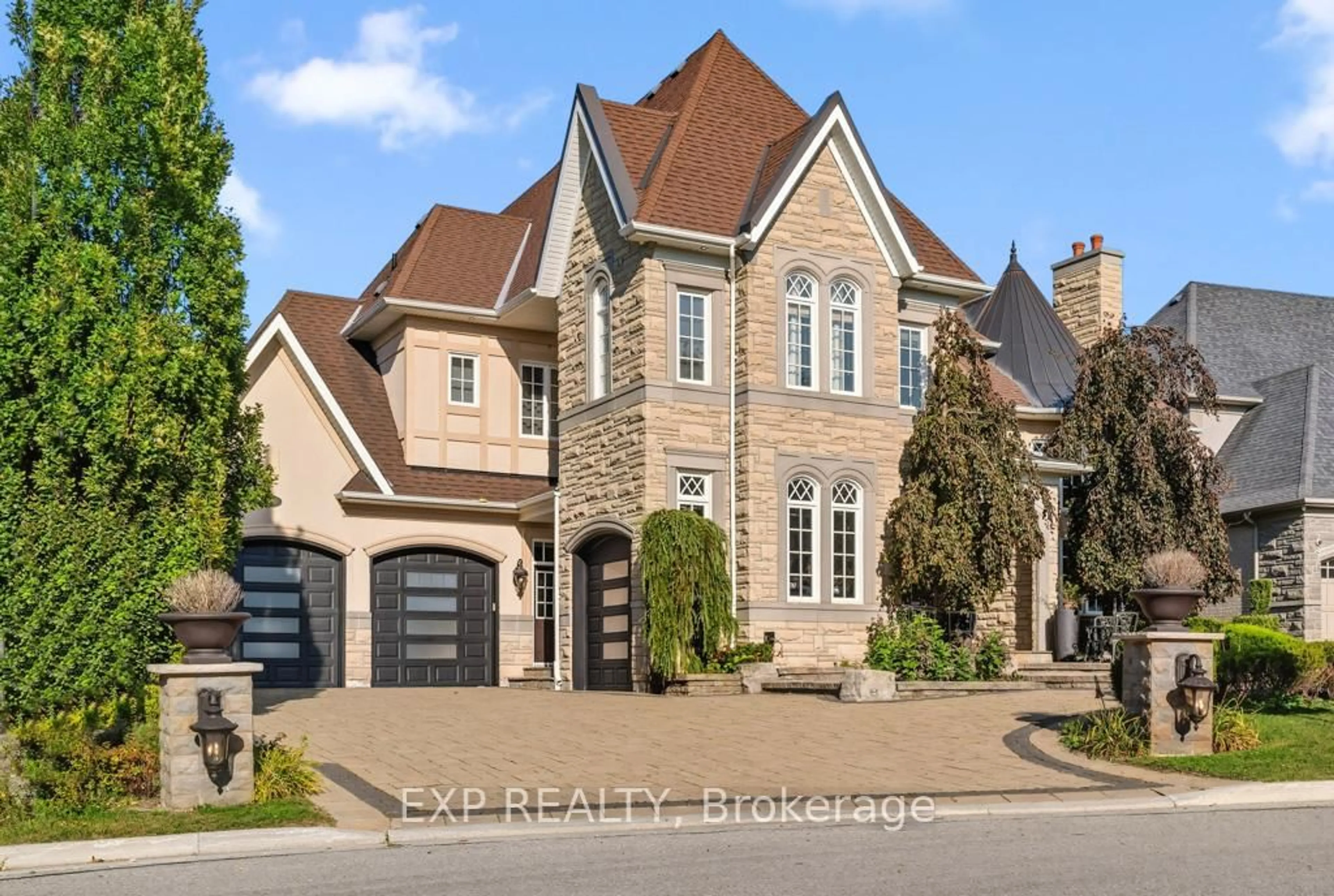 Home with brick exterior material, street for 22 Longthorpe Crt, Aurora Ontario L4G 0K4