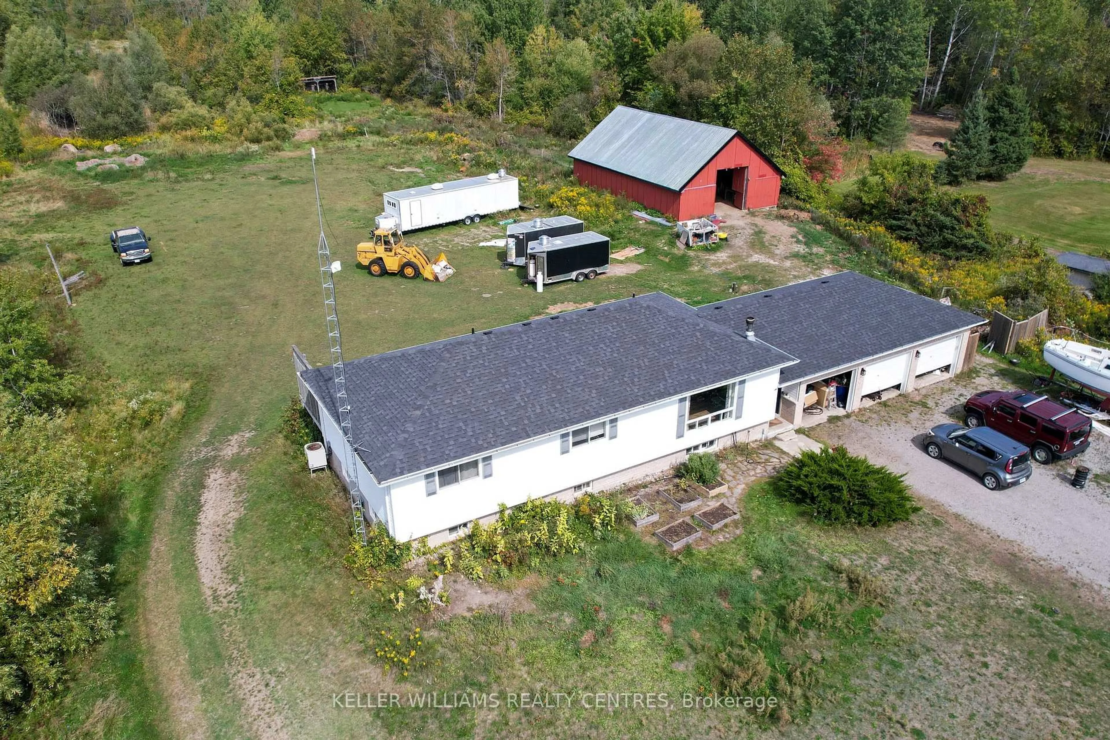 A pic from outside/outdoor area/front of a property/back of a property/a pic from drone, building for 6268 Frog St, Georgina Ontario L0E 1N0