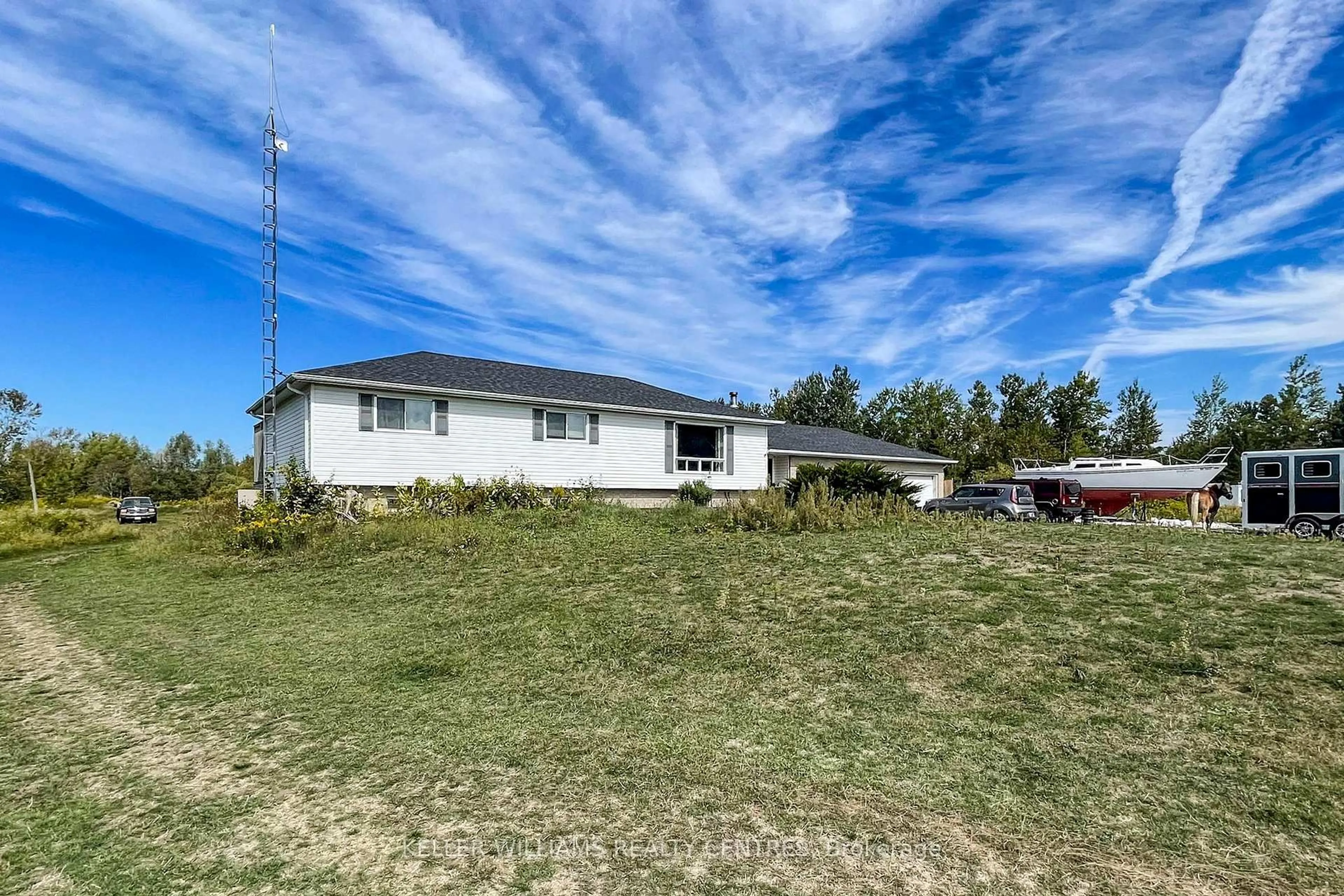 A pic from outside/outdoor area/front of a property/back of a property/a pic from drone, building for 6268 Frog St, Georgina Ontario L0E 1N0