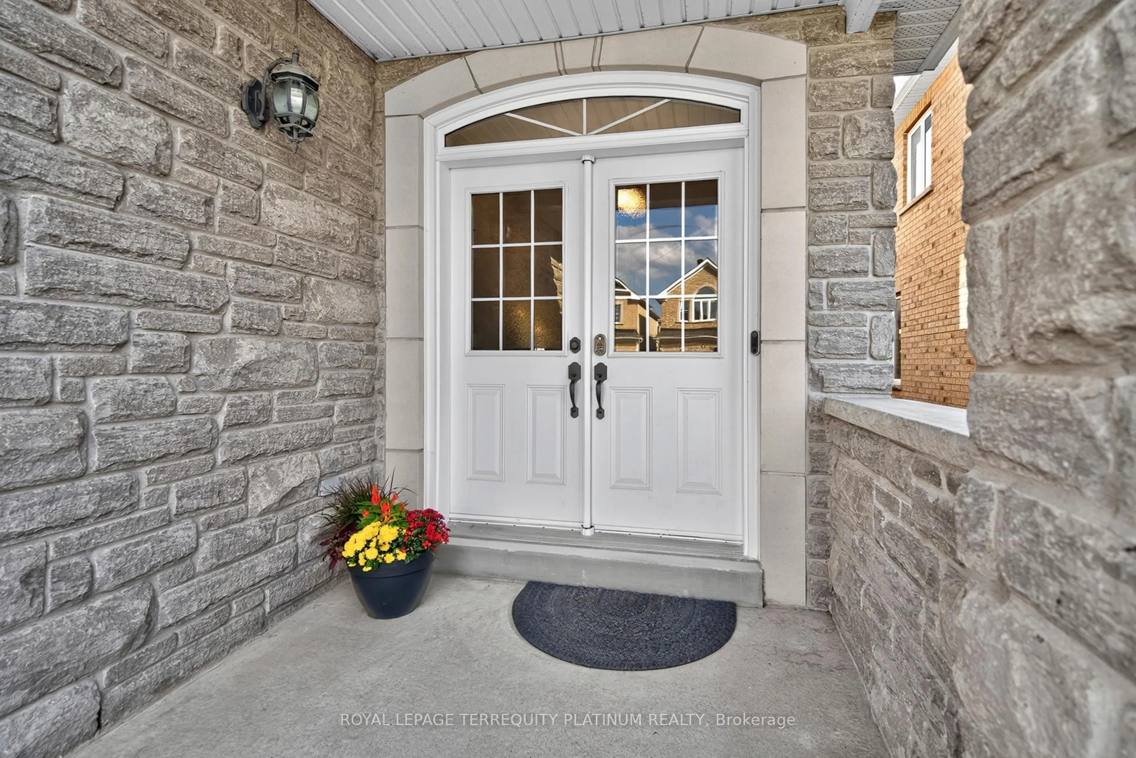 Indoor entryway for 9 Maraca Dr, Richmond Hill Ontario L4S 0A4