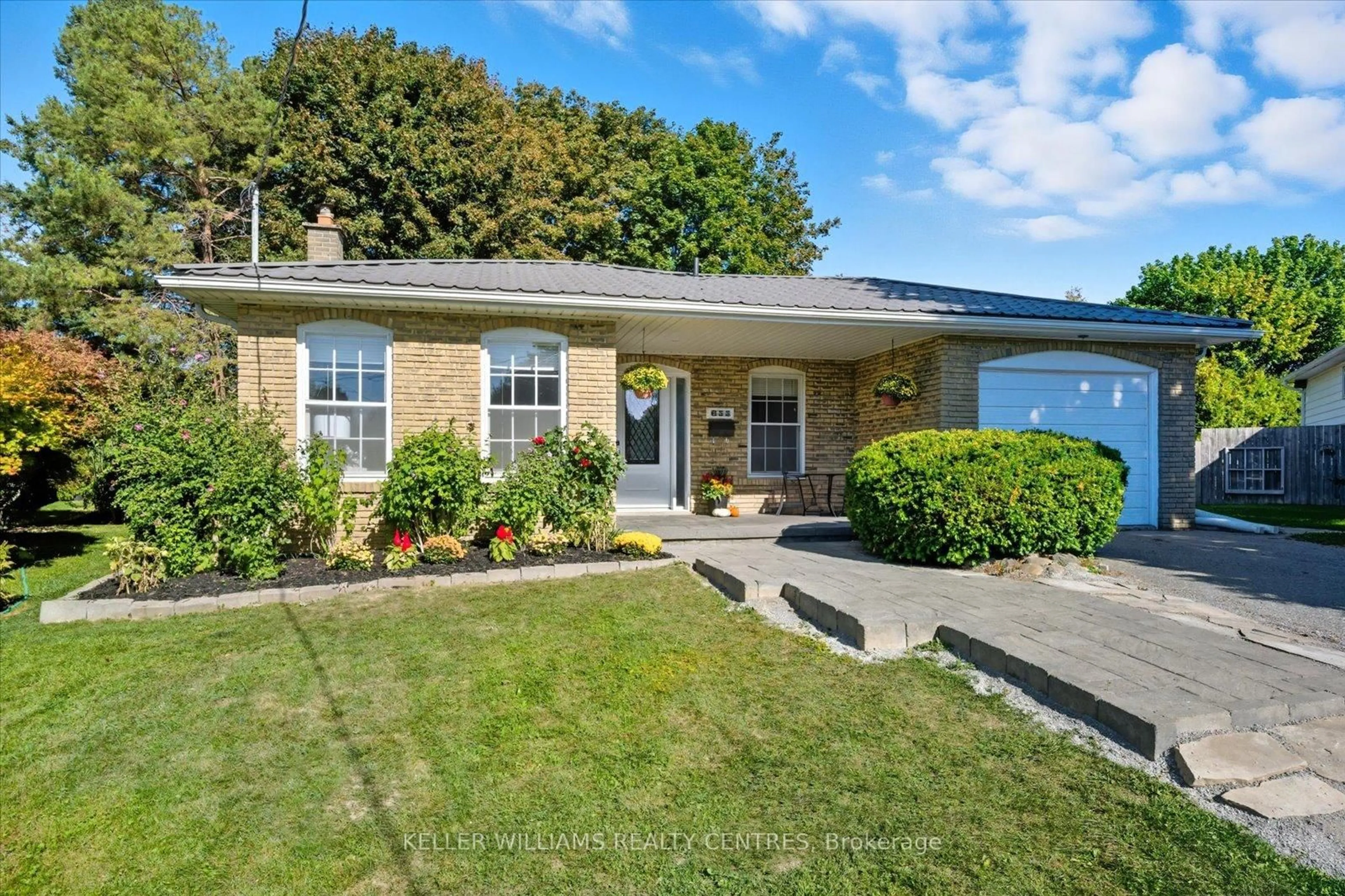 Unknown for 655 Park Crt, Newmarket Ontario L3Y 3N5