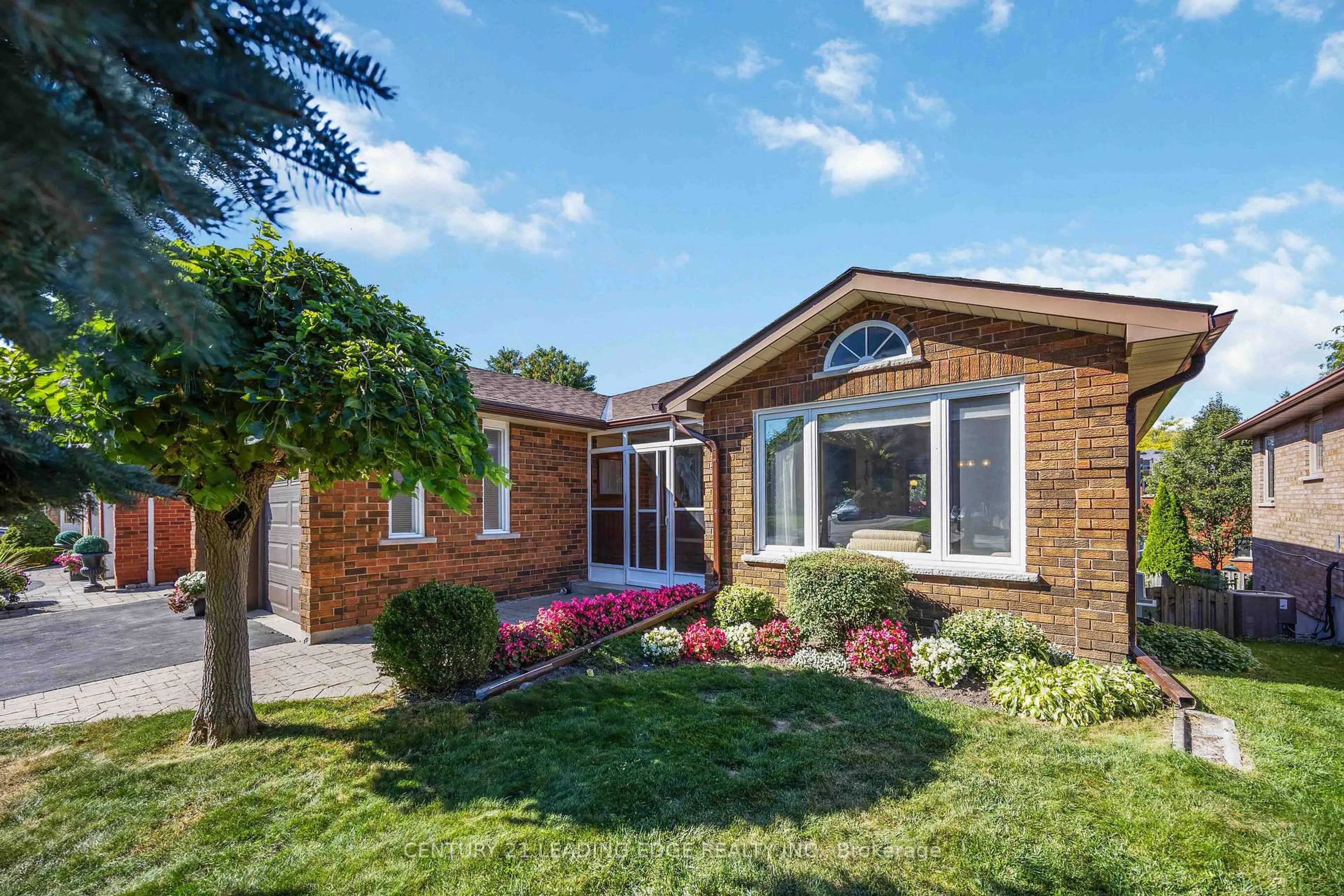 Home with brick exterior material, street for 52 ASPEN Cres, Whitchurch-Stouffville Ontario L4A 5C7