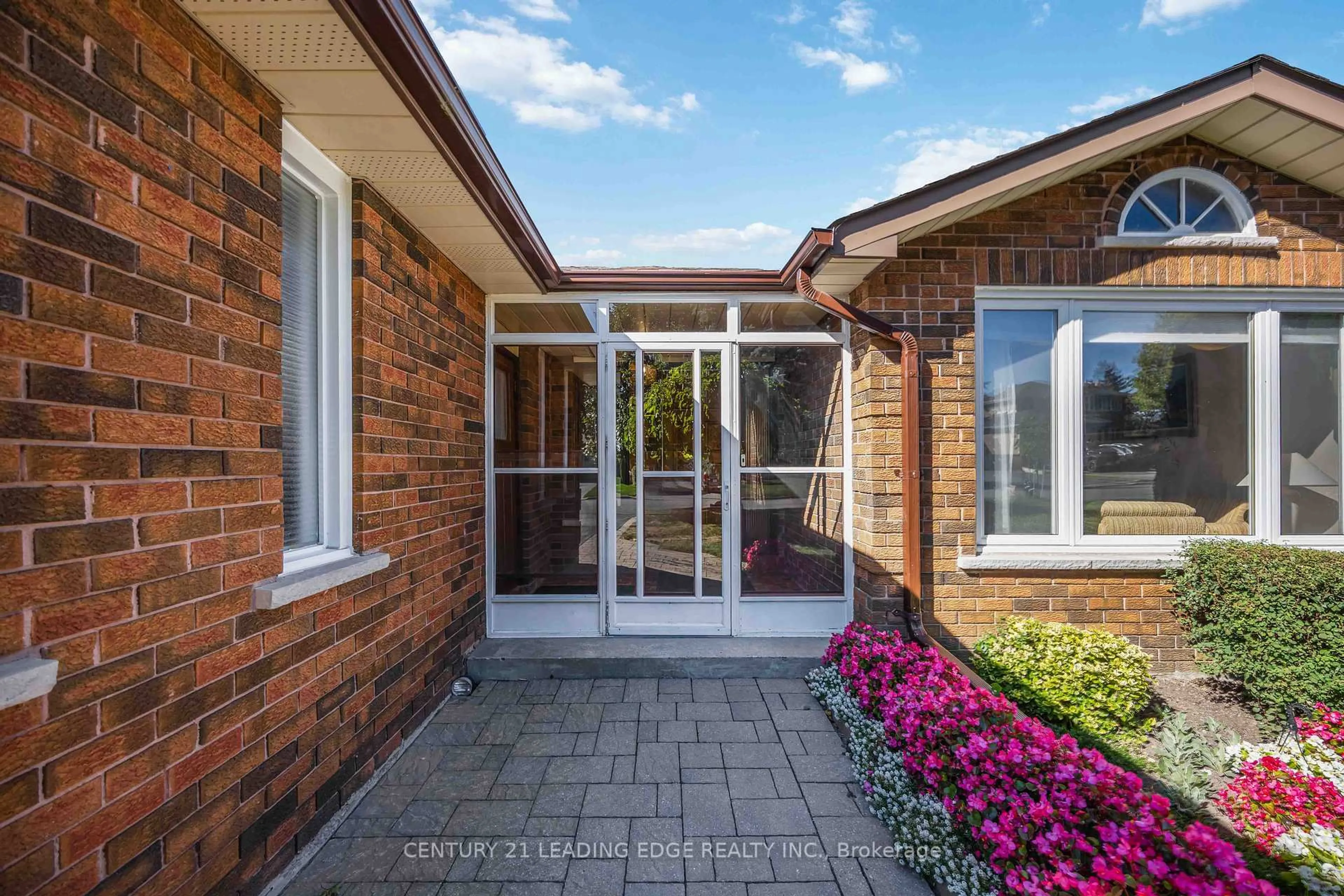 Home with brick exterior material, street for 52 ASPEN Cres, Whitchurch-Stouffville Ontario L4A 5C7