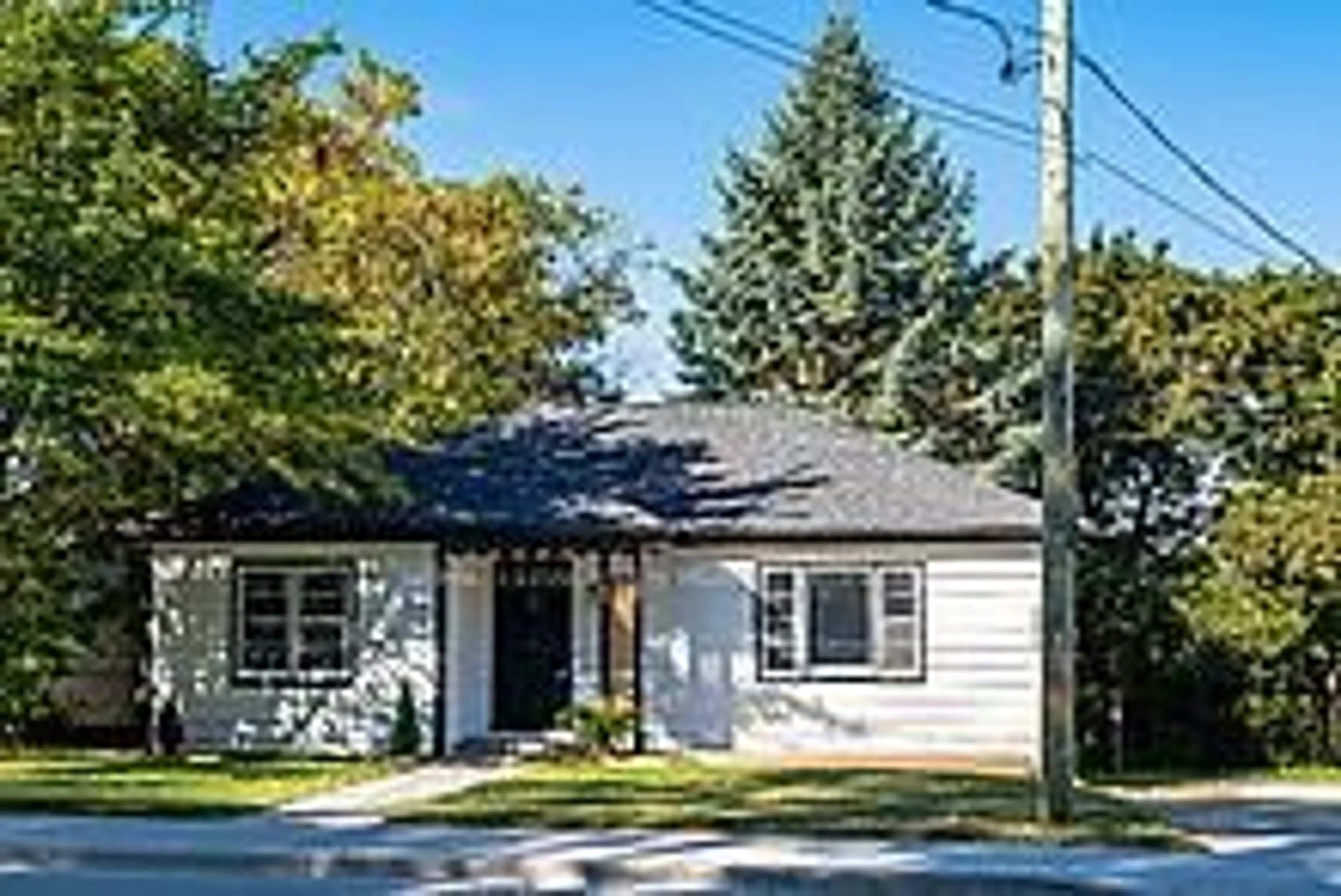 Home with vinyl exterior material, street for 16948 Bayview Ave, Newmarket Ontario L3Y 6M5