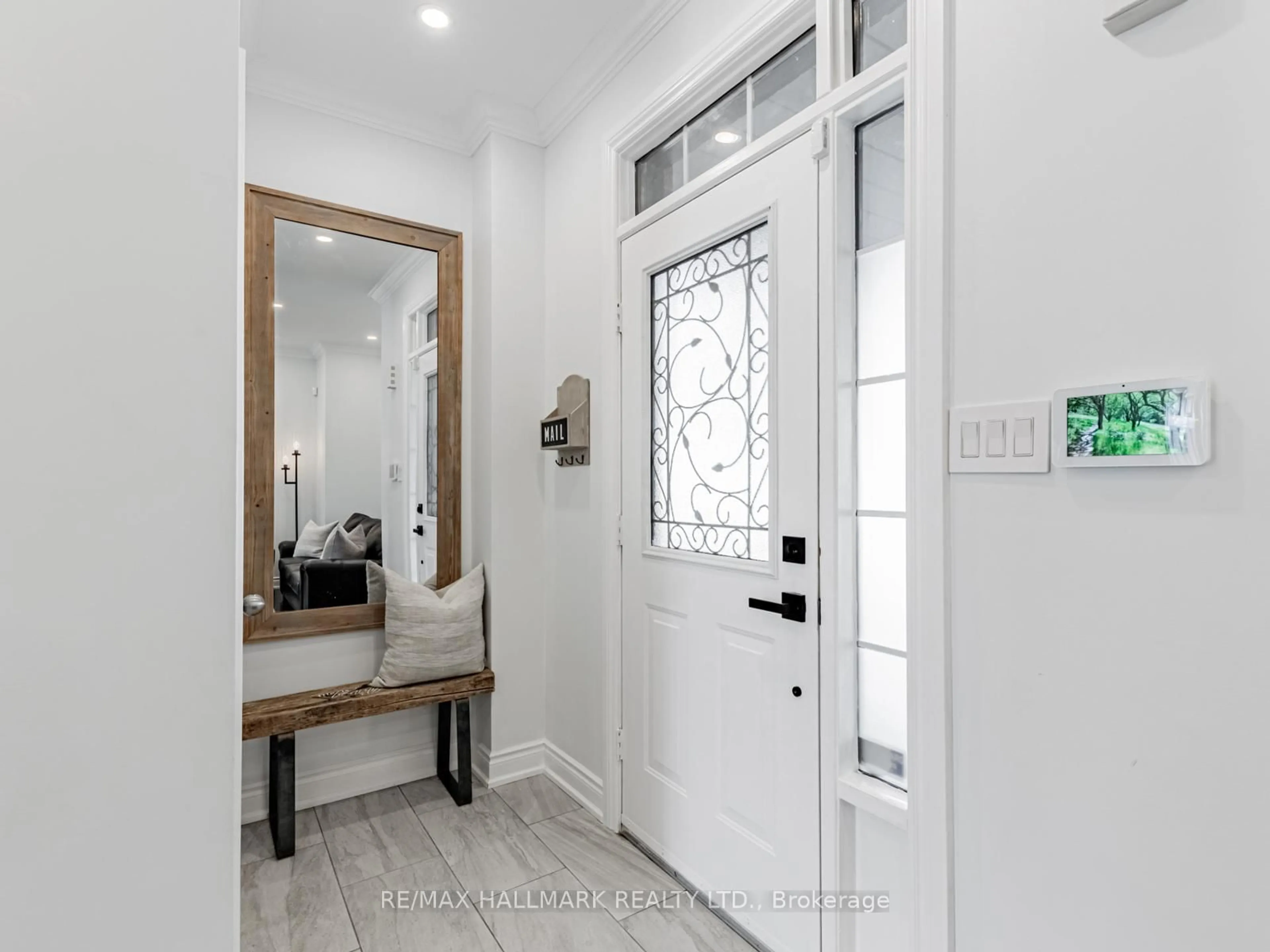 Indoor entryway for 42 Dancers Dr, Markham Ontario L6C 2A6