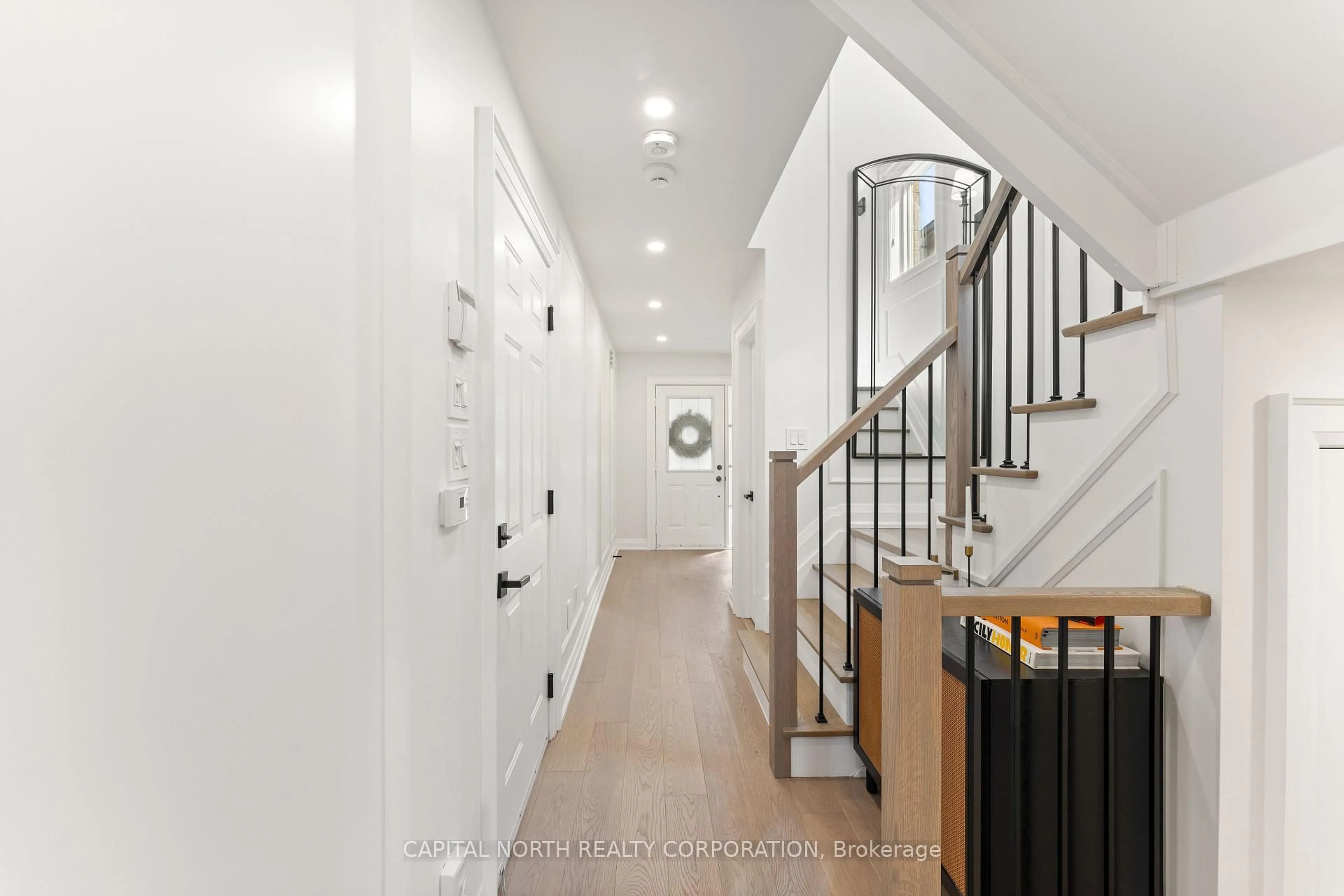 Indoor entryway for 83 Treasure Hill Rd, Vaughan Ontario L6A 0A7