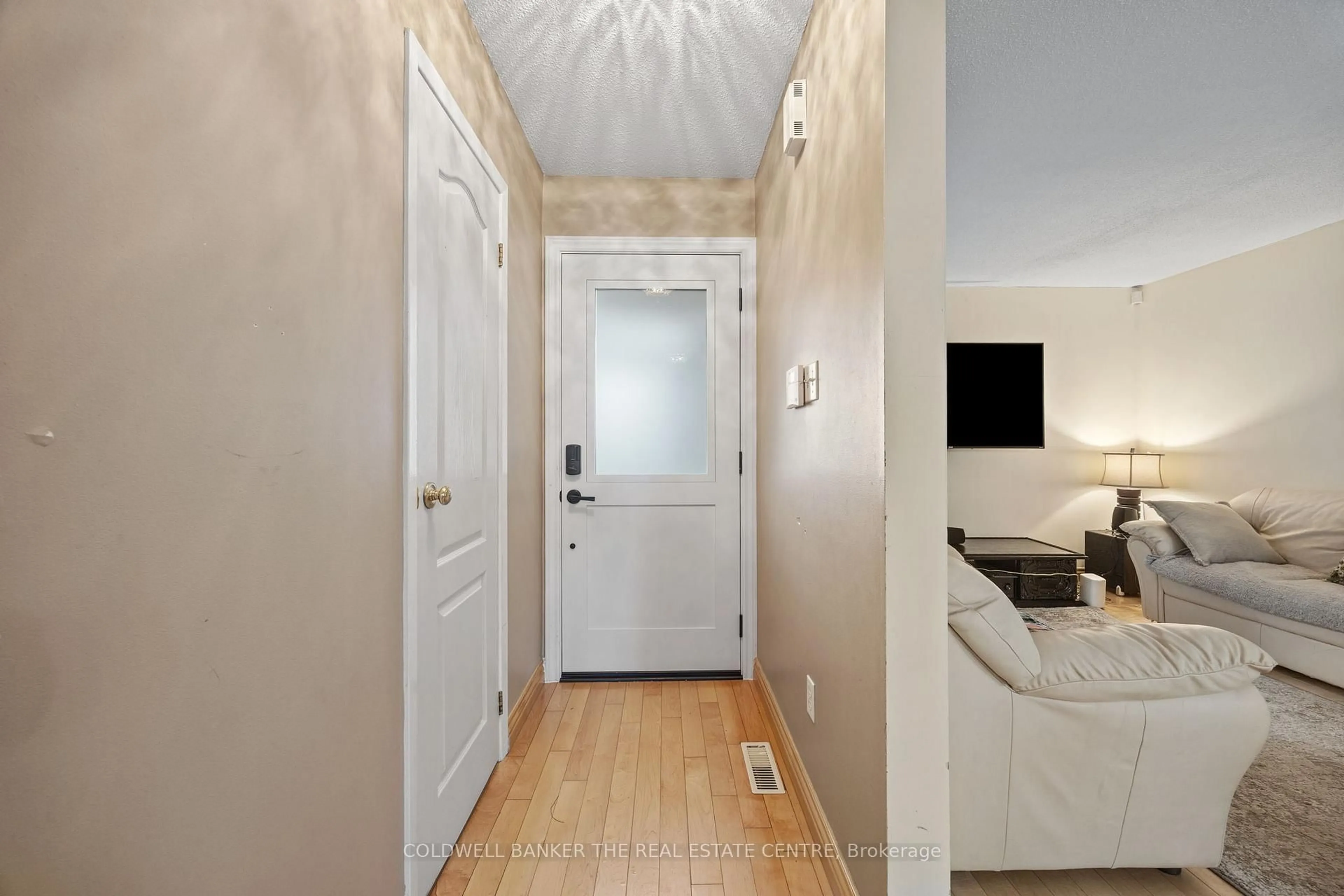 Indoor entryway for 32 Rejane Cres, Vaughan Ontario L4J 5A1
