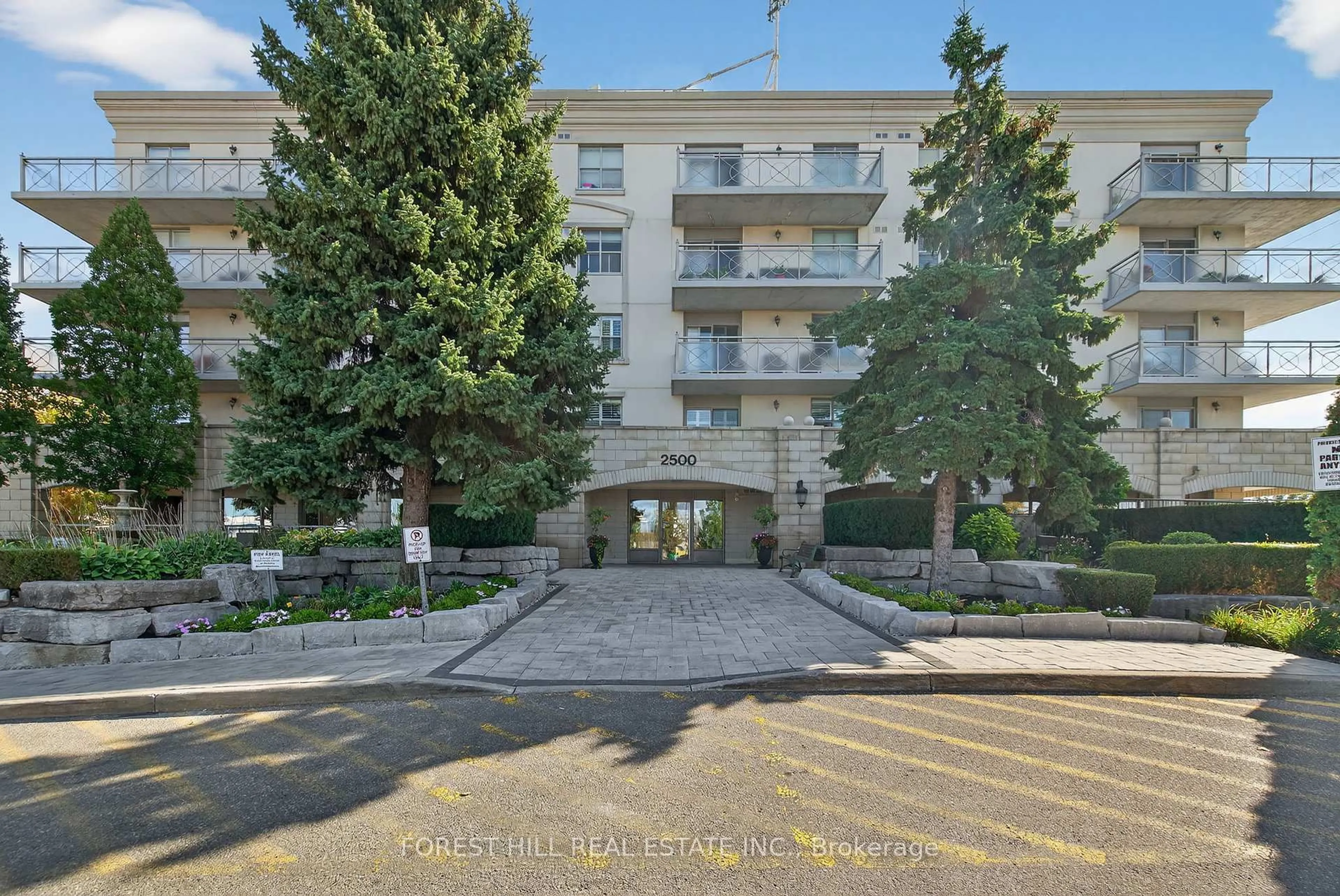 Patio, unknown for 2500 Rutherford Rd #115, Vaughan Ontario L4K 5N7