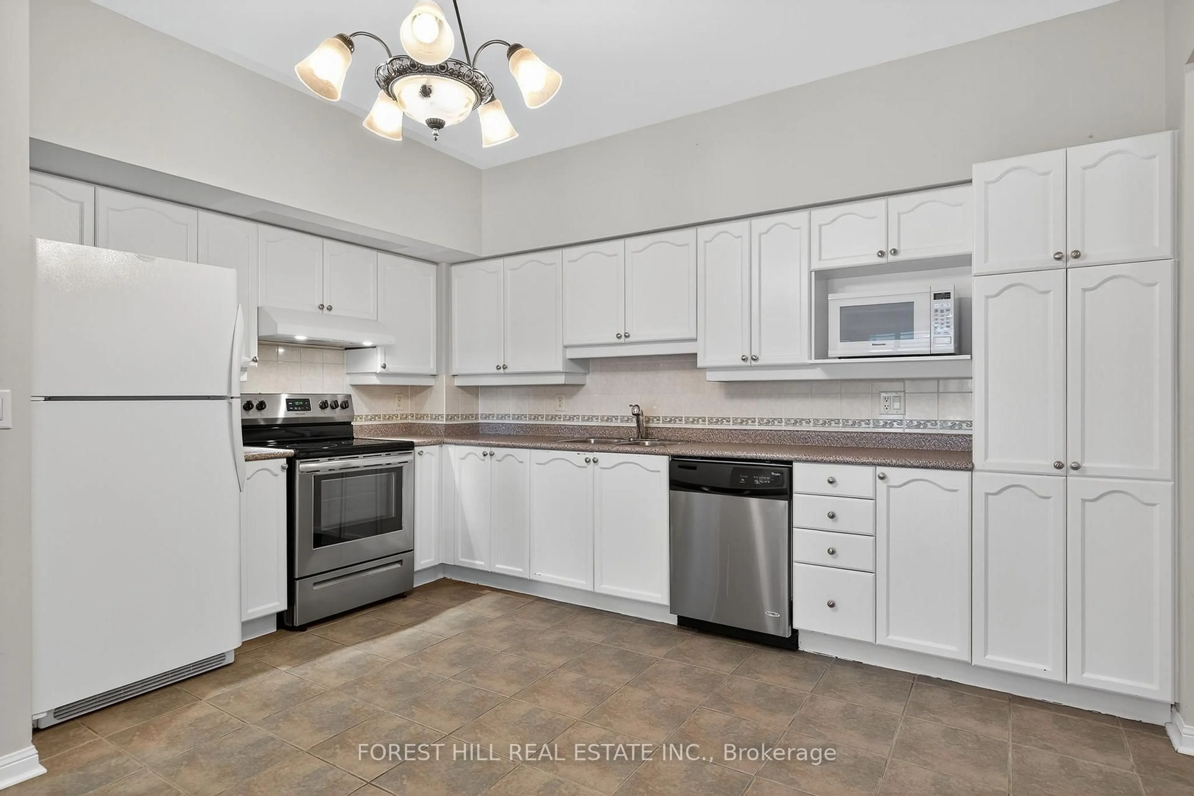 Standard kitchen, ceramic/tile floor for 2500 Rutherford Rd #115, Vaughan Ontario L4K 5N7