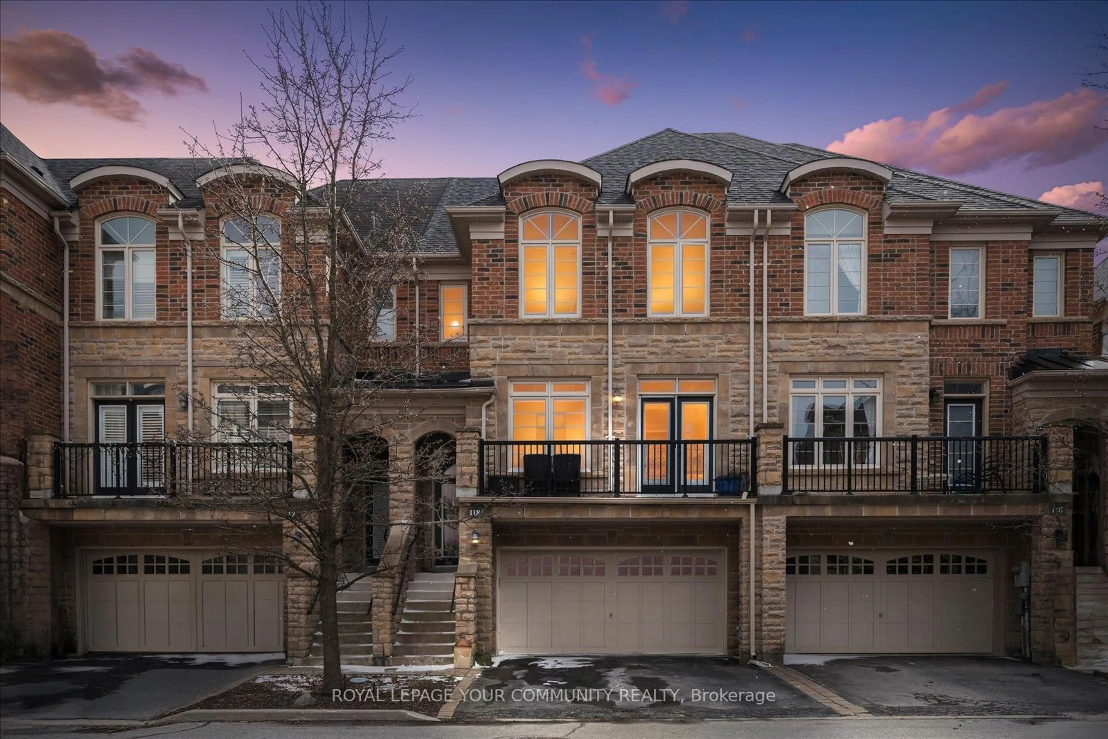 Home with brick exterior material, street for 118 Chapman Crt, Aurora Ontario L4G 0E2