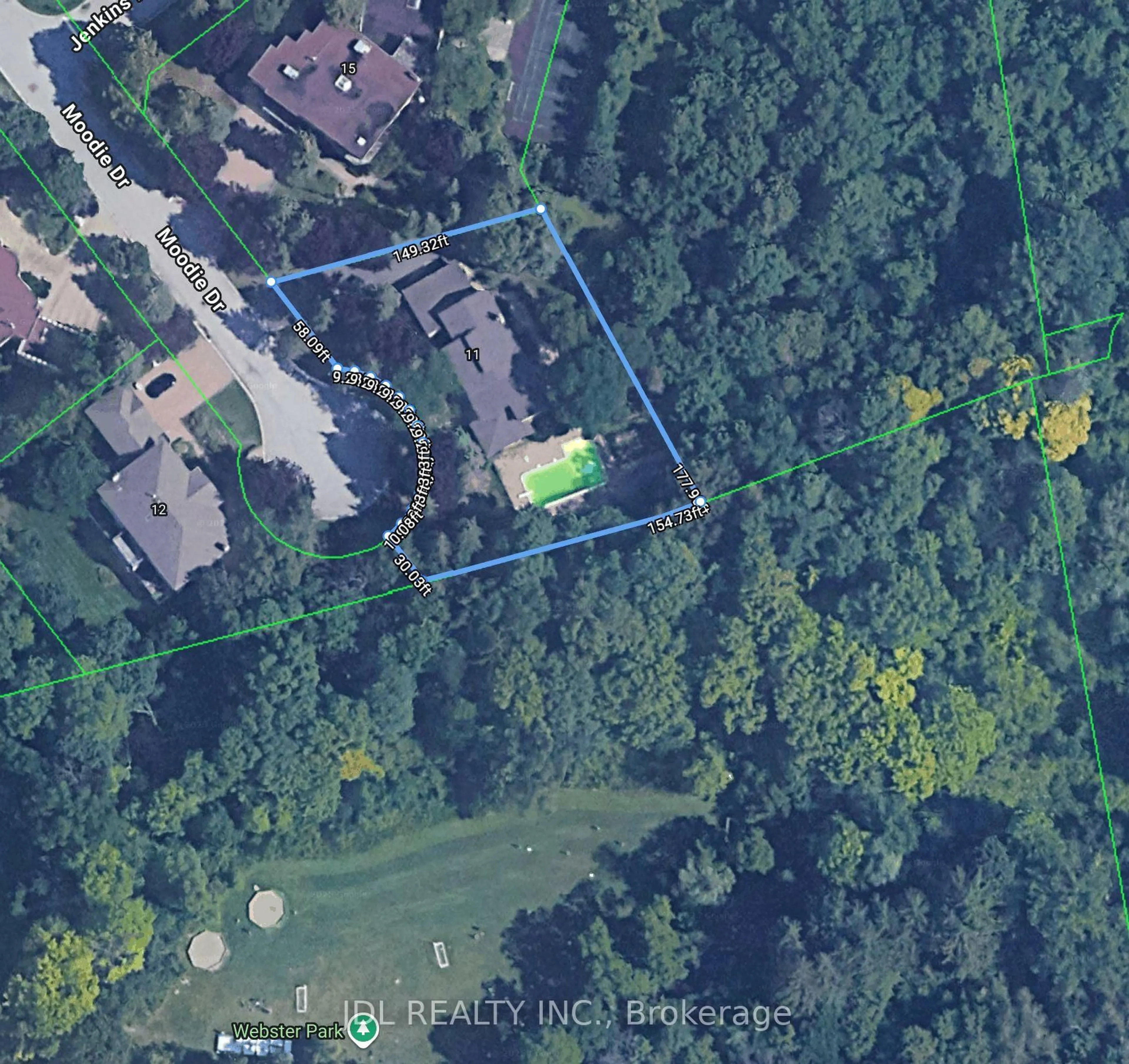 A pic from outside/outdoor area/front of a property/back of a property/a pic from drone, forest/trees view for 11 Moodie Dr, Richmond Hill Ontario L4C 8C9
