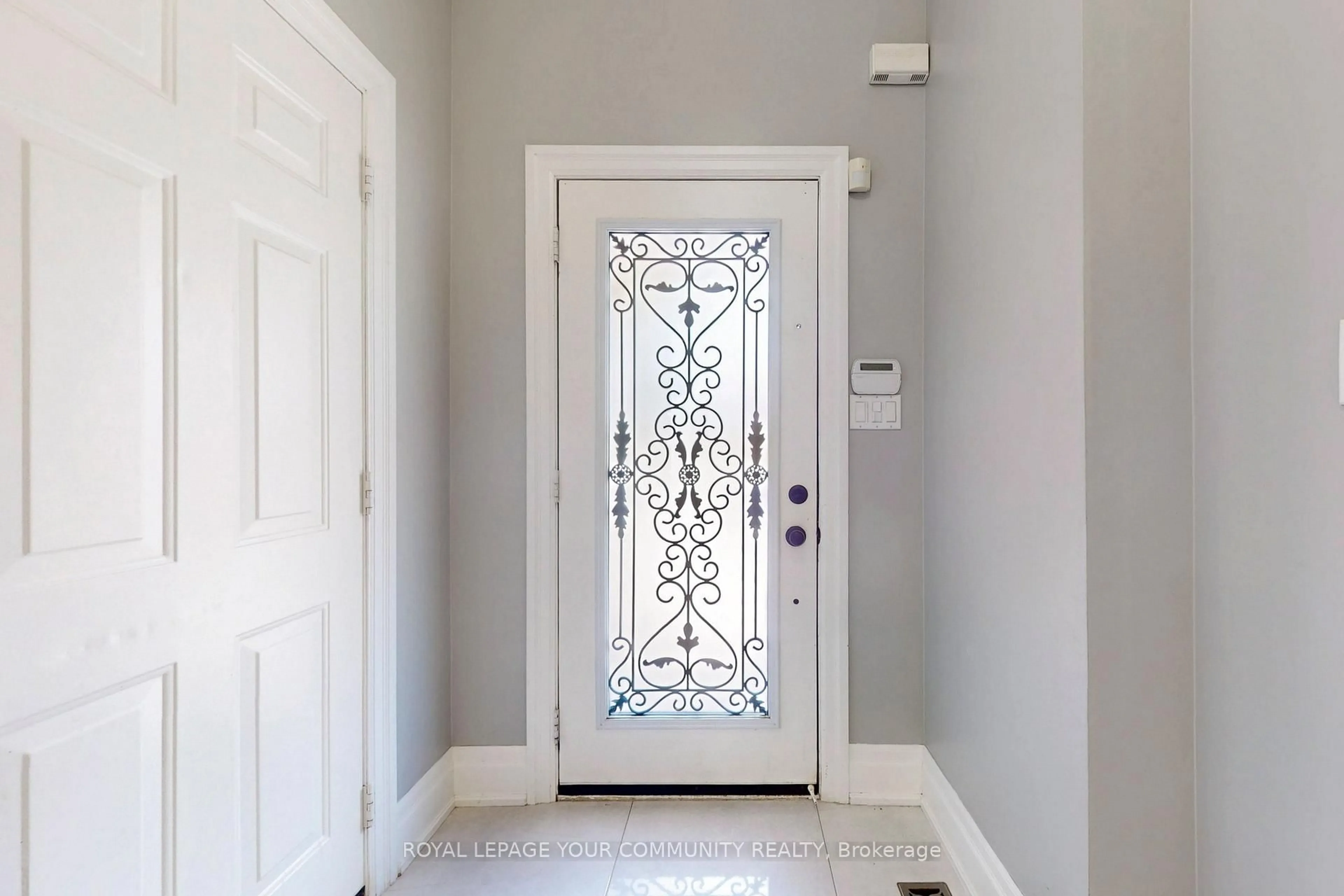 Indoor entryway for 54 English Oak Dr, Richmond Hill Ontario L4E 3W2