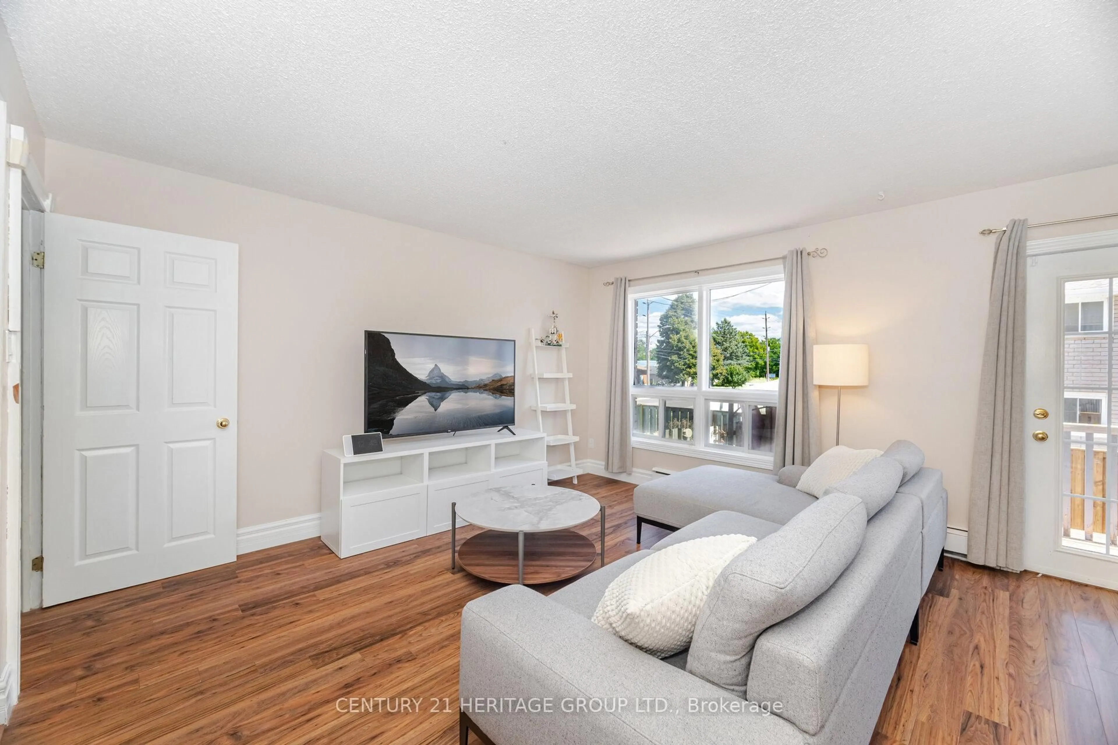 Living room with furniture, wood/laminate floor for 72 Osborn St, Essa Ontario L0M 1B0