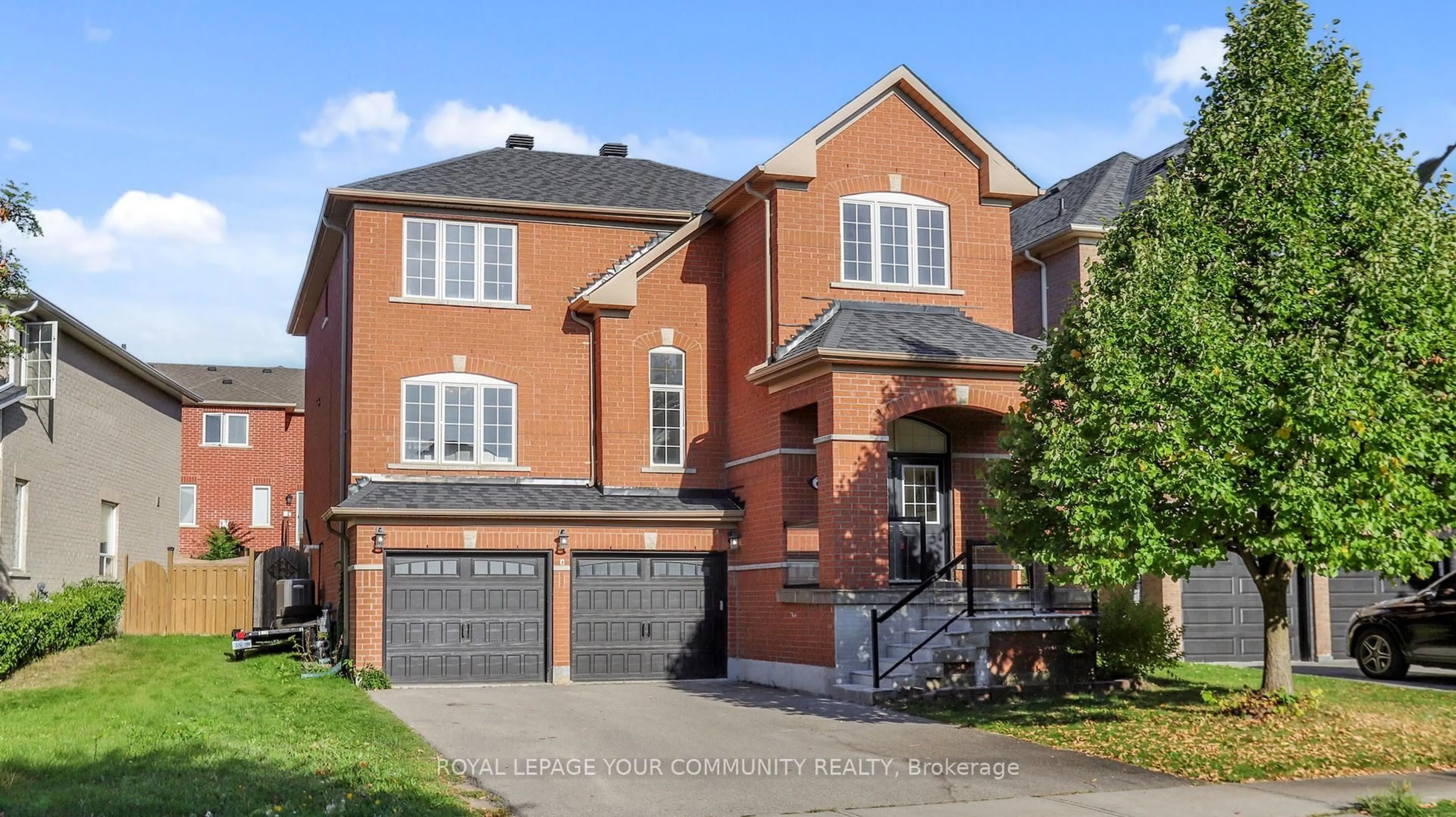 Home with brick exterior material, street for 61 Mynden Way, Newmarket Ontario L3X 3A8