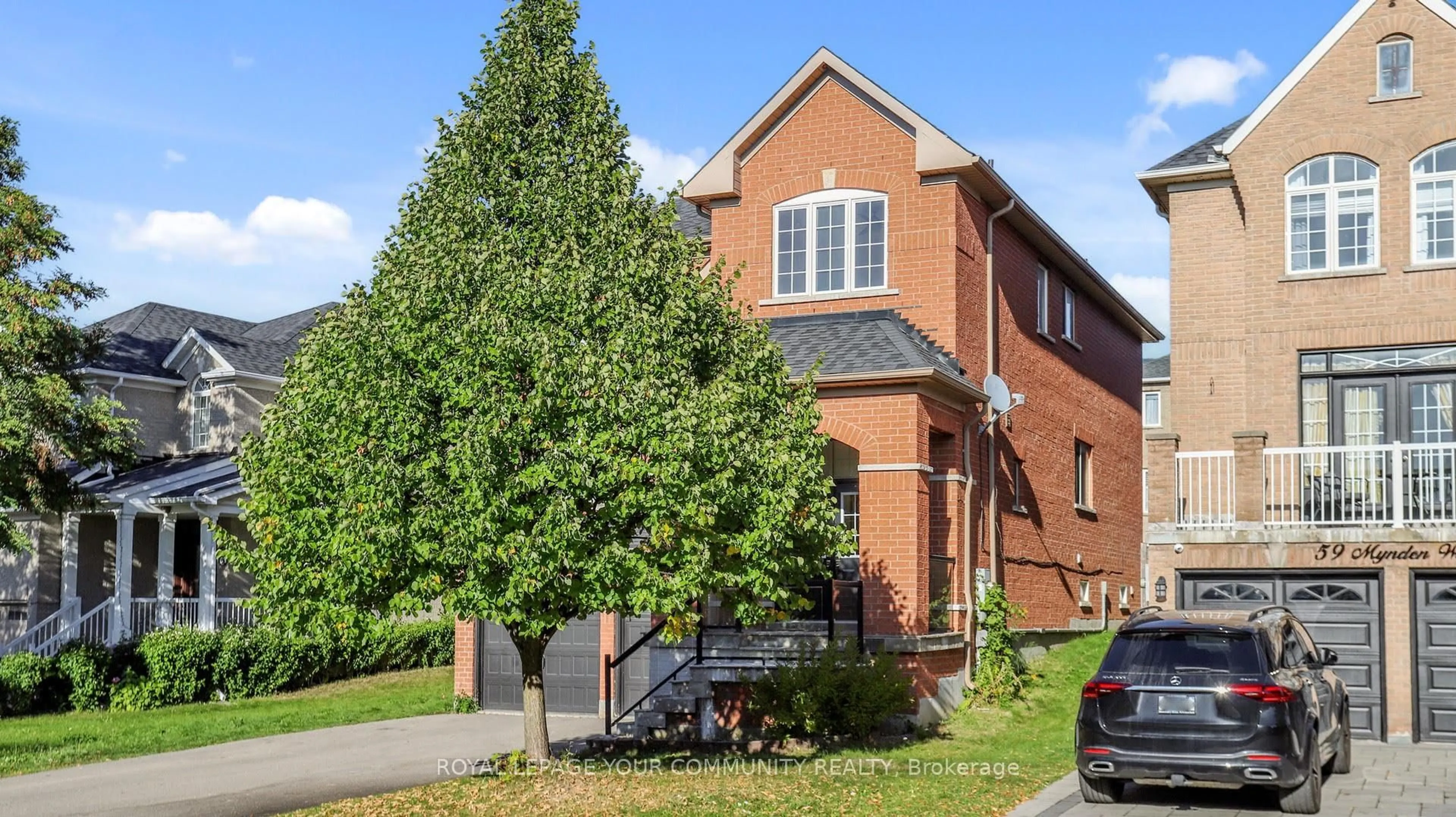 Home with brick exterior material, street for 61 Mynden Way, Newmarket Ontario L3X 3A8