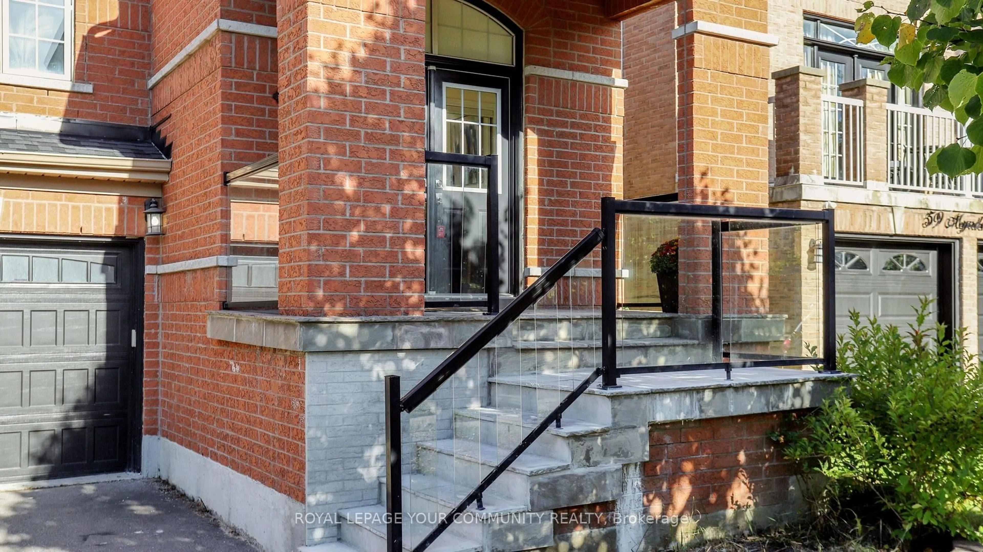 Home with brick exterior material, building for 61 Mynden Way, Newmarket Ontario L3X 3A8