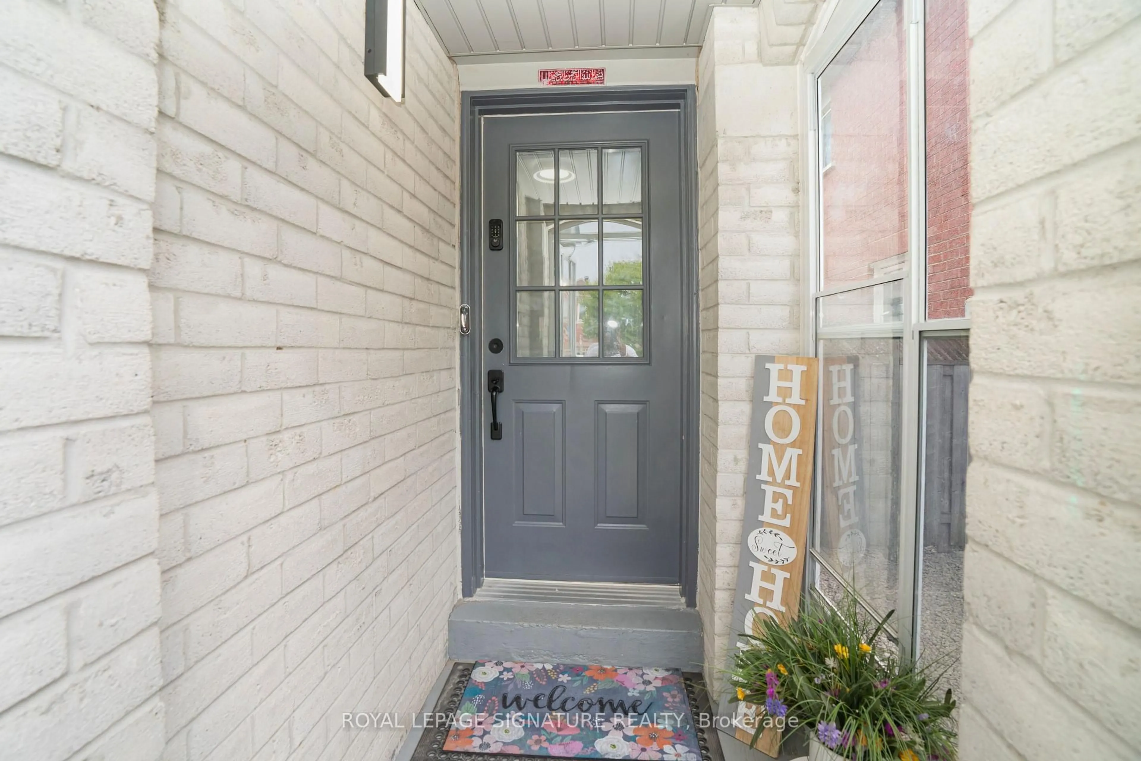 Indoor entryway for 217 Sophia Rd, Markham Ontario L3S 4C5