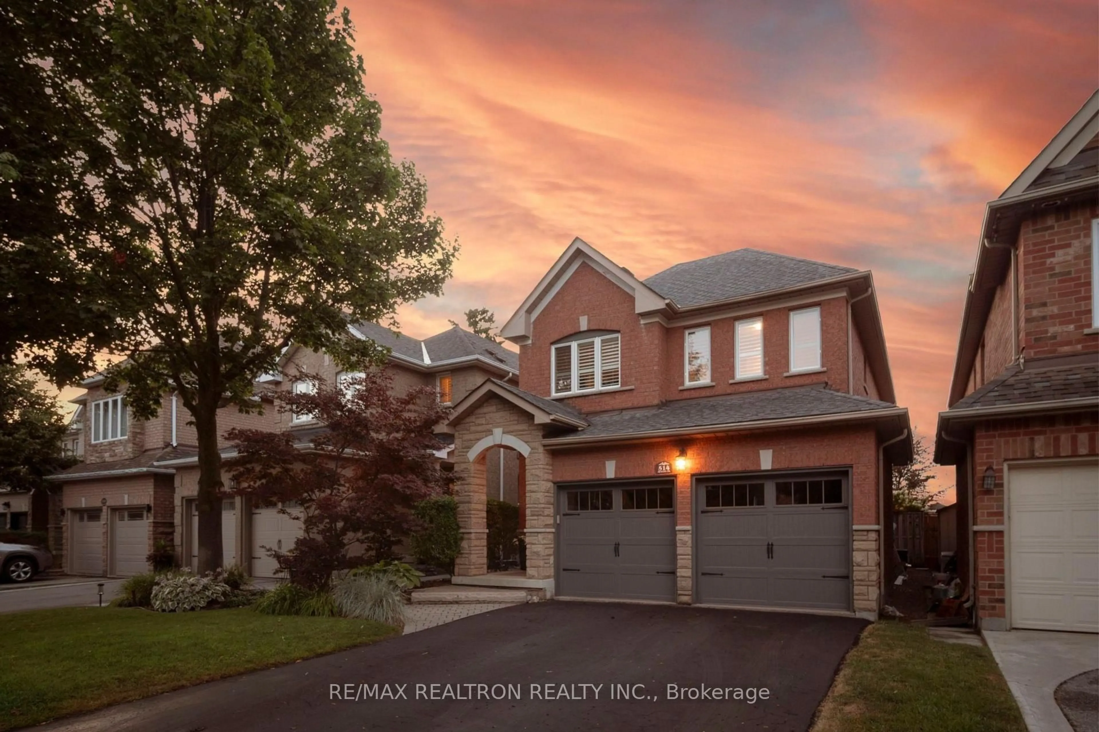 Home with brick exterior material, street for 514 Menczel Cres, Newmarket Ontario L3X 2P3