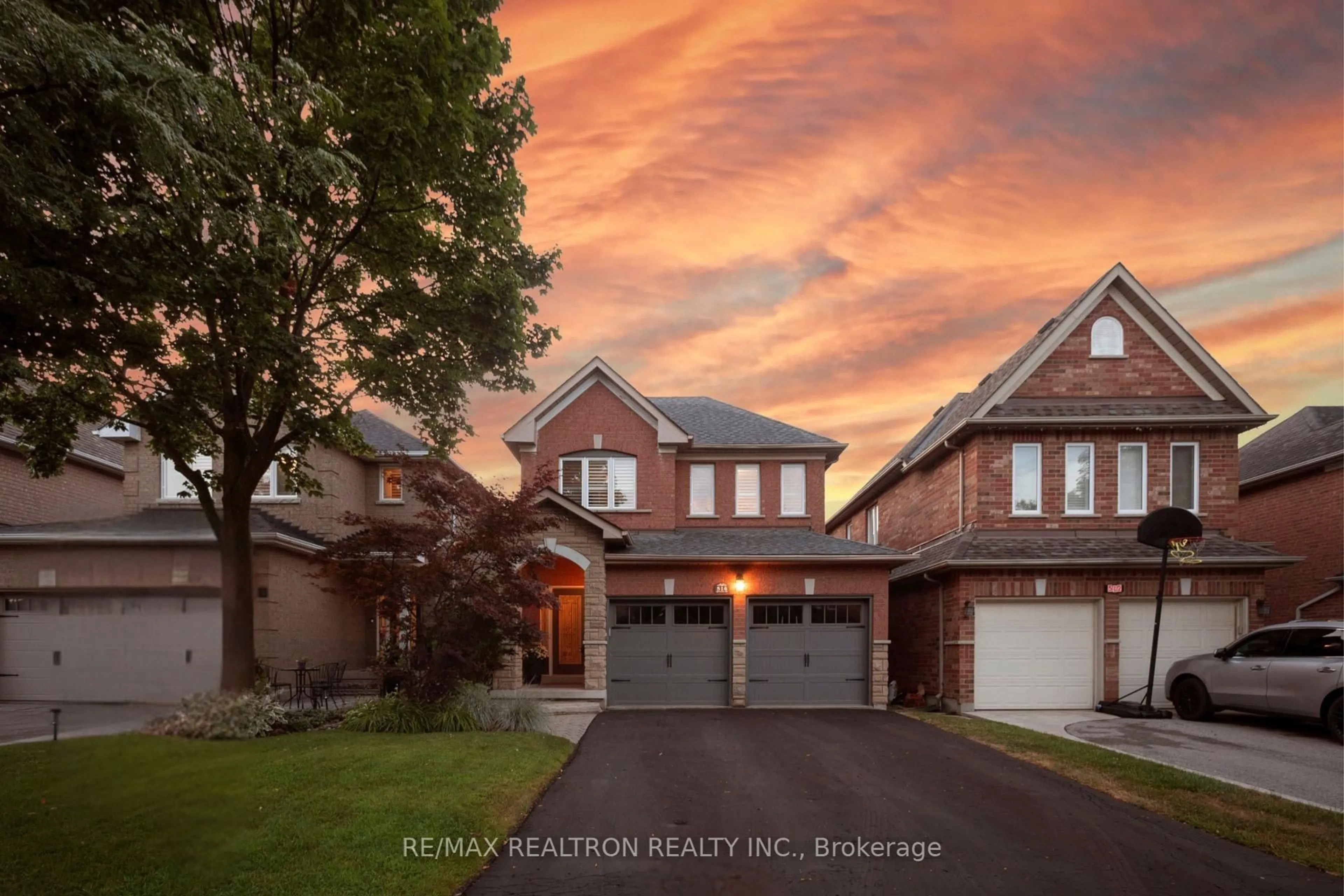 Home with brick exterior material, street for 514 Menczel Cres, Newmarket Ontario L3X 2P3