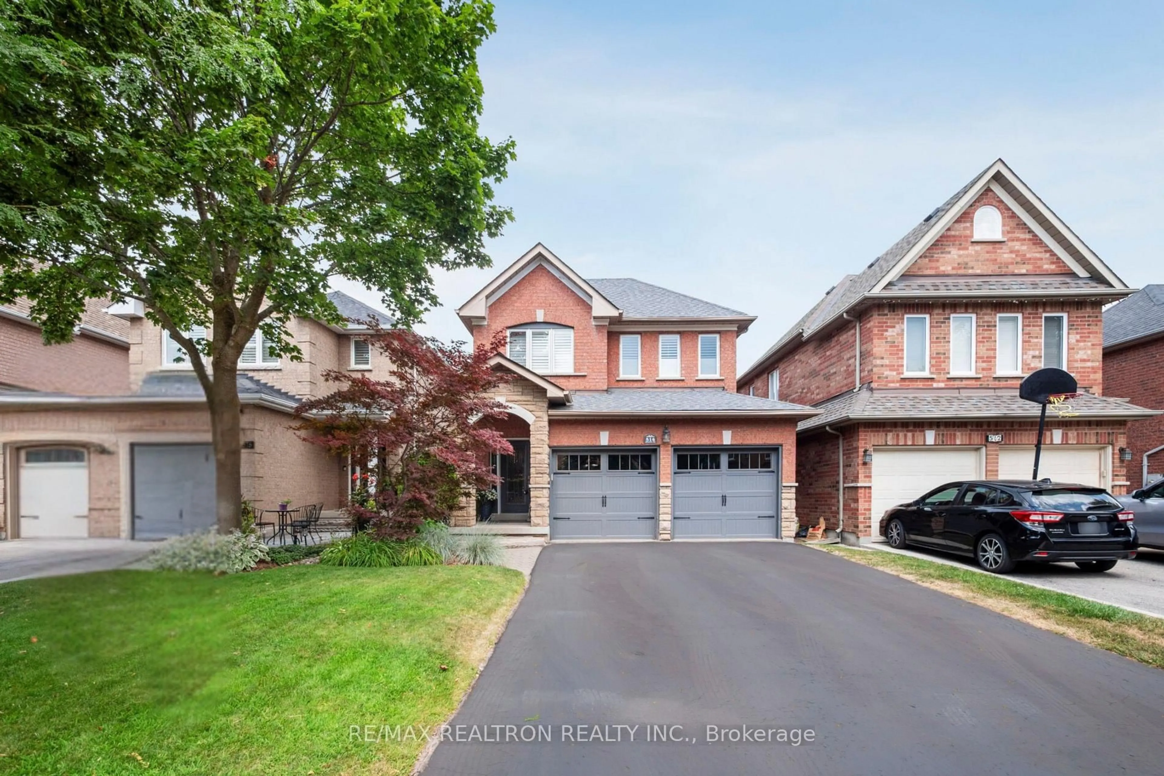 Home with brick exterior material, street for 514 Menczel Cres, Newmarket Ontario L3X 2P3