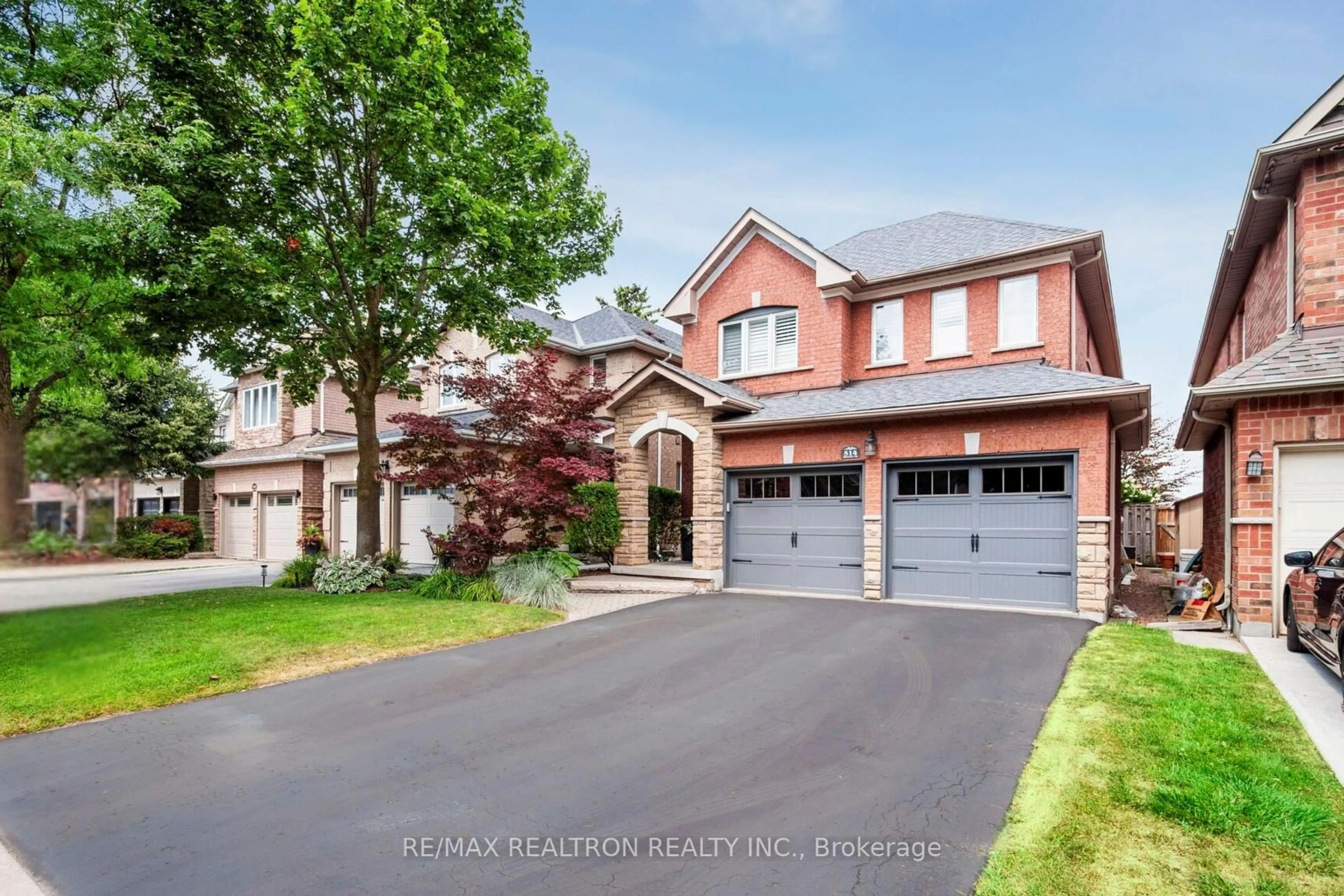 Home with brick exterior material, street for 514 Menczel Cres, Newmarket Ontario L3X 2P3